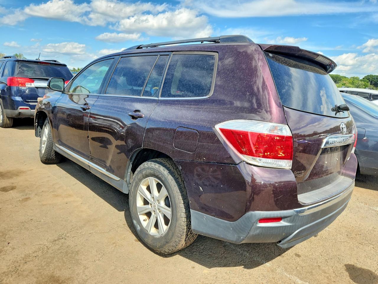 2012 Toyota Highlander Base Темно-бордовый vin: 5TDBK3EH1CS174499