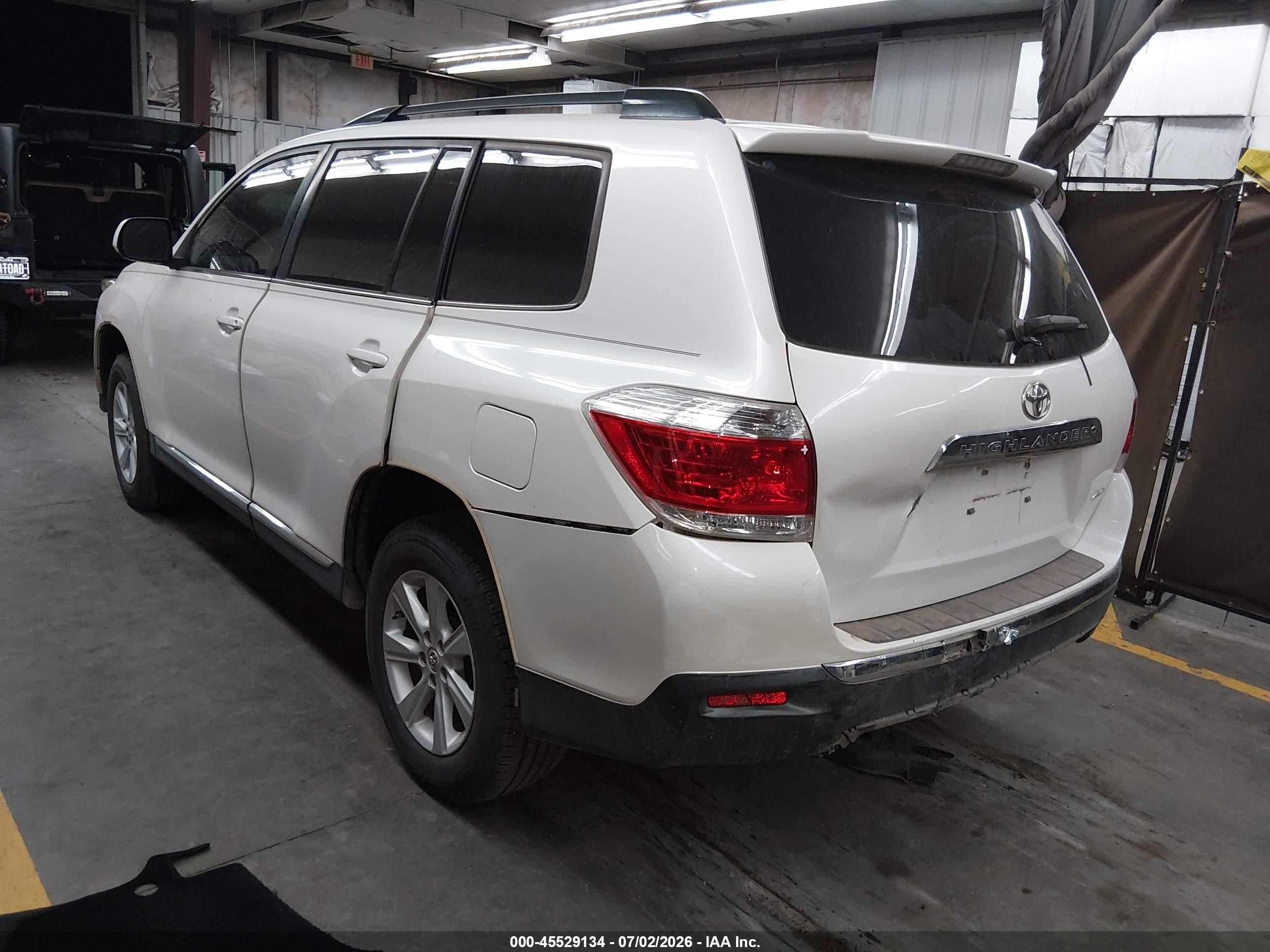 2013 Toyota Highlander Se V6 Cream vin: 5TDBK3EH1DS194964