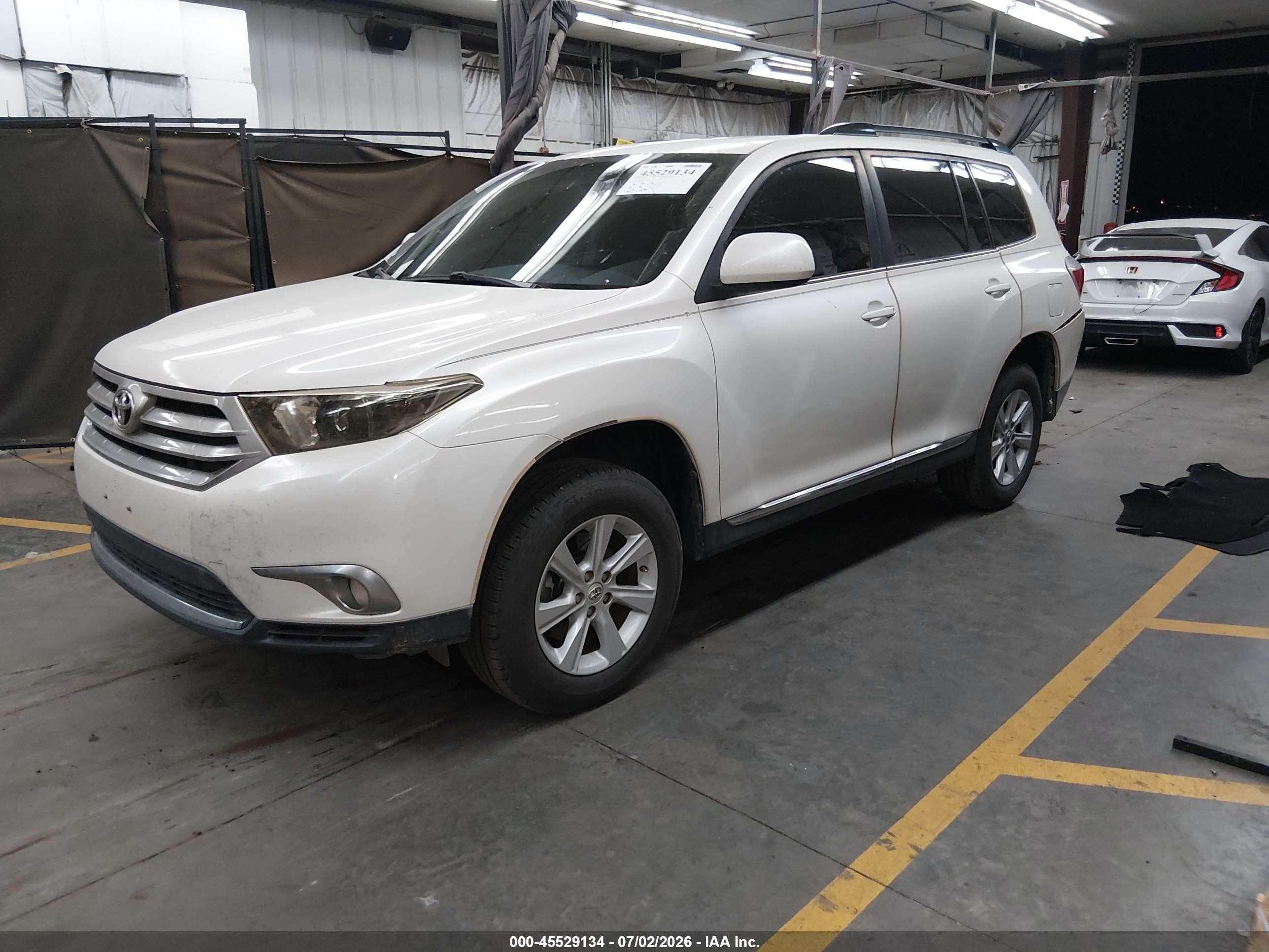 2013 Toyota Highlander Se V6 Cream vin: 5TDBK3EH1DS194964