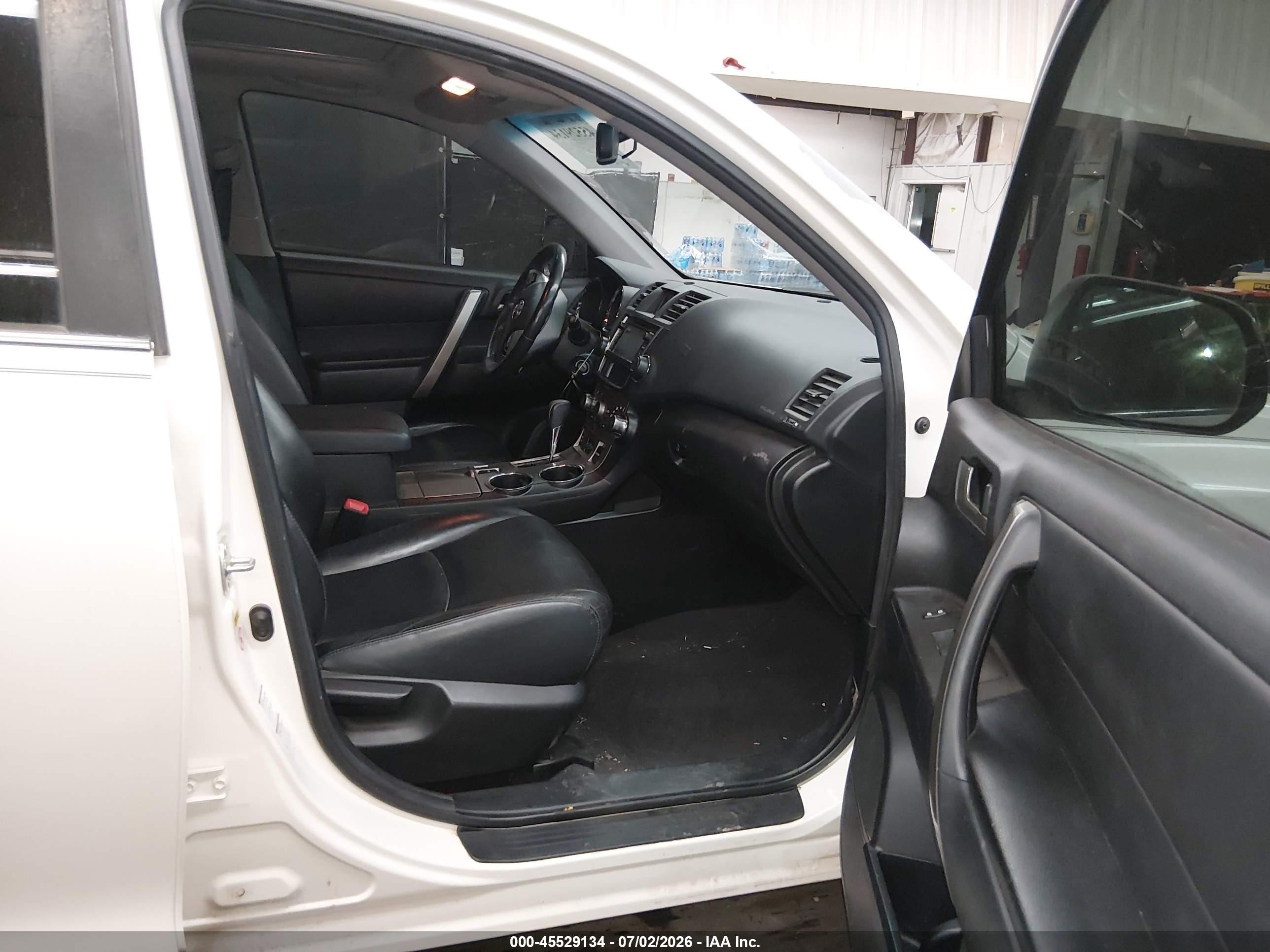 2013 Toyota Highlander Se V6 Cream vin: 5TDBK3EH1DS194964