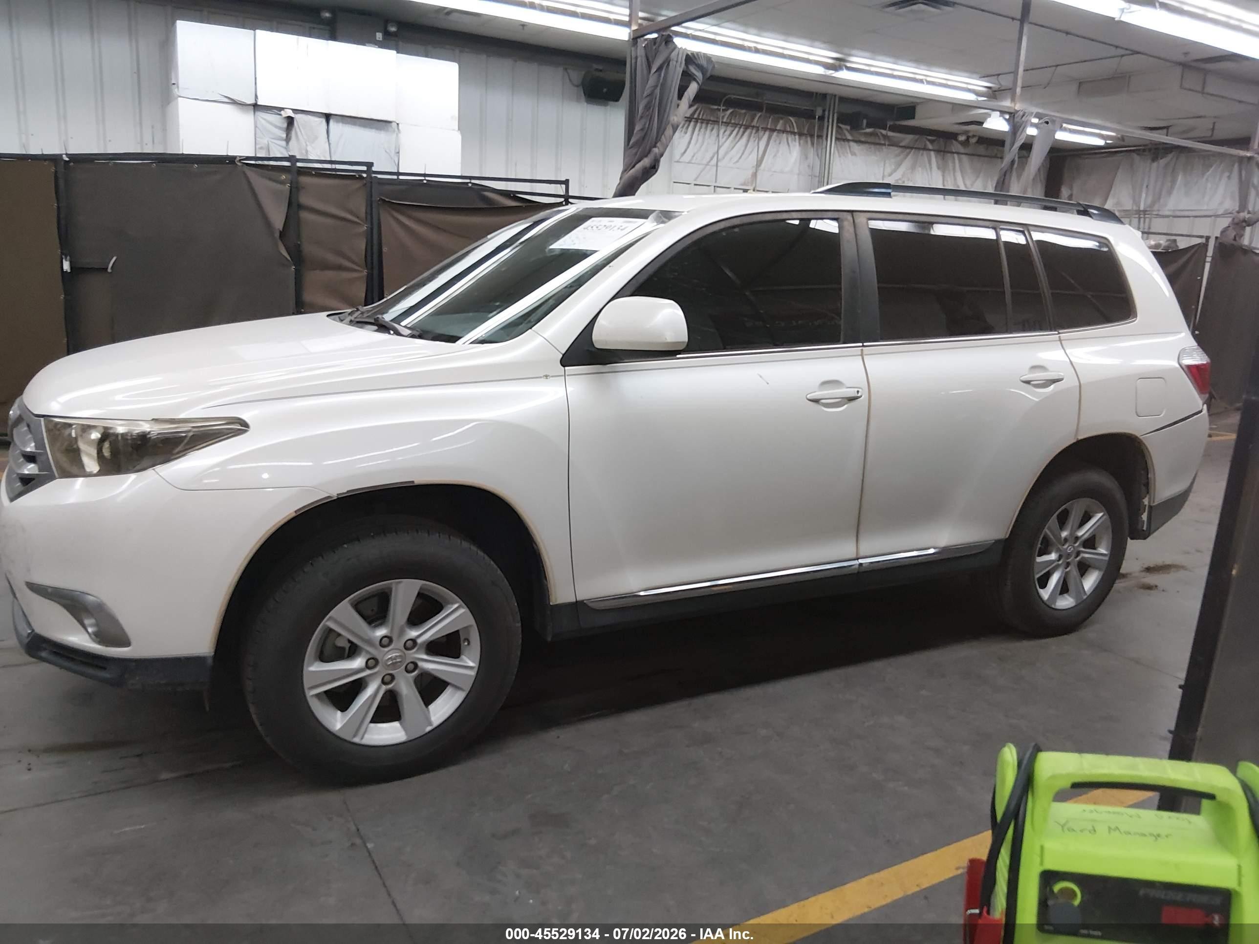 2013 Toyota Highlander Se V6 Cream vin: 5TDBK3EH1DS194964