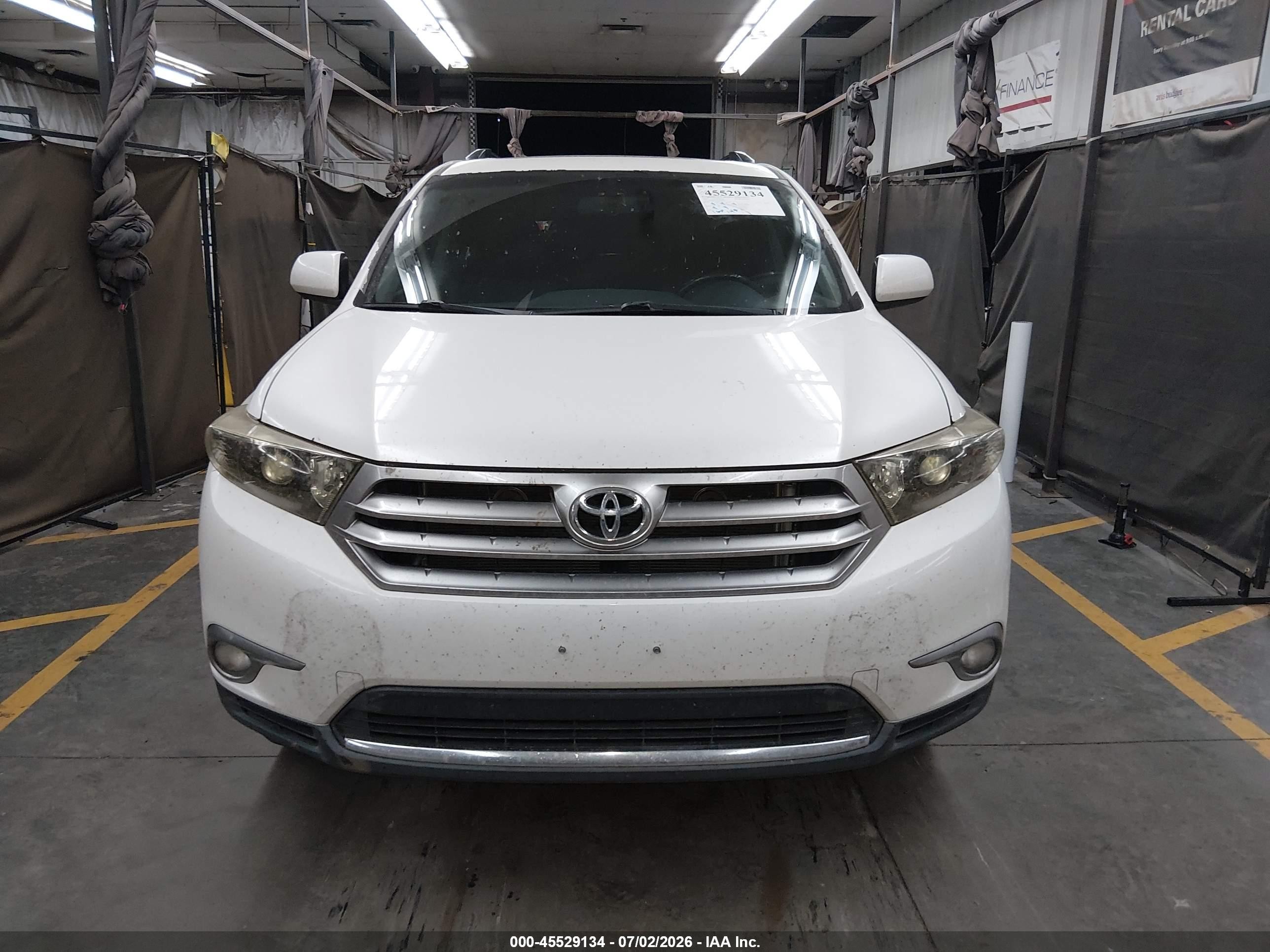 2013 Toyota Highlander Se V6 Cream vin: 5TDBK3EH1DS194964