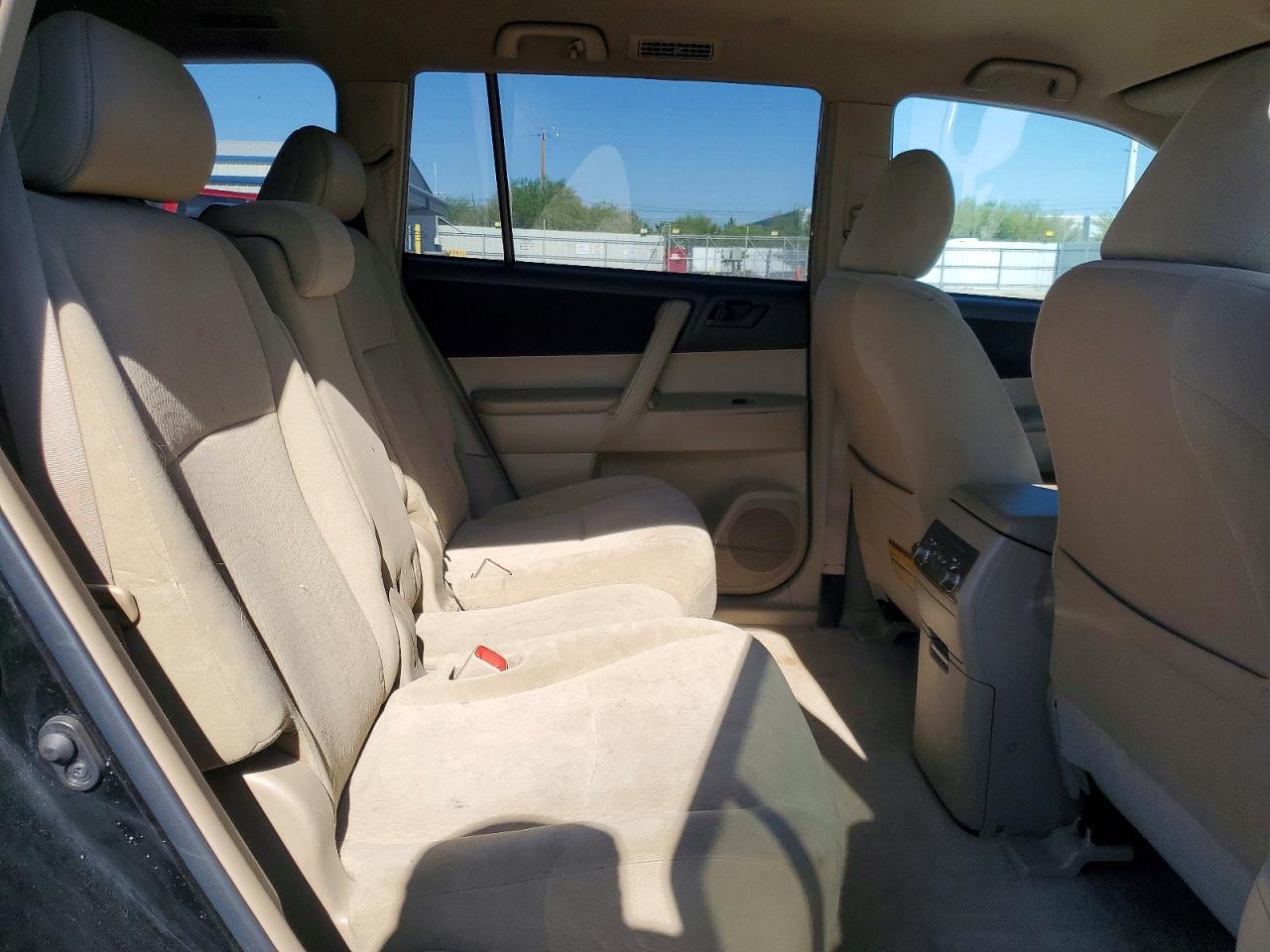 2010 Toyota Highlander Base Black vin: 5TDBK3EH2AS029131