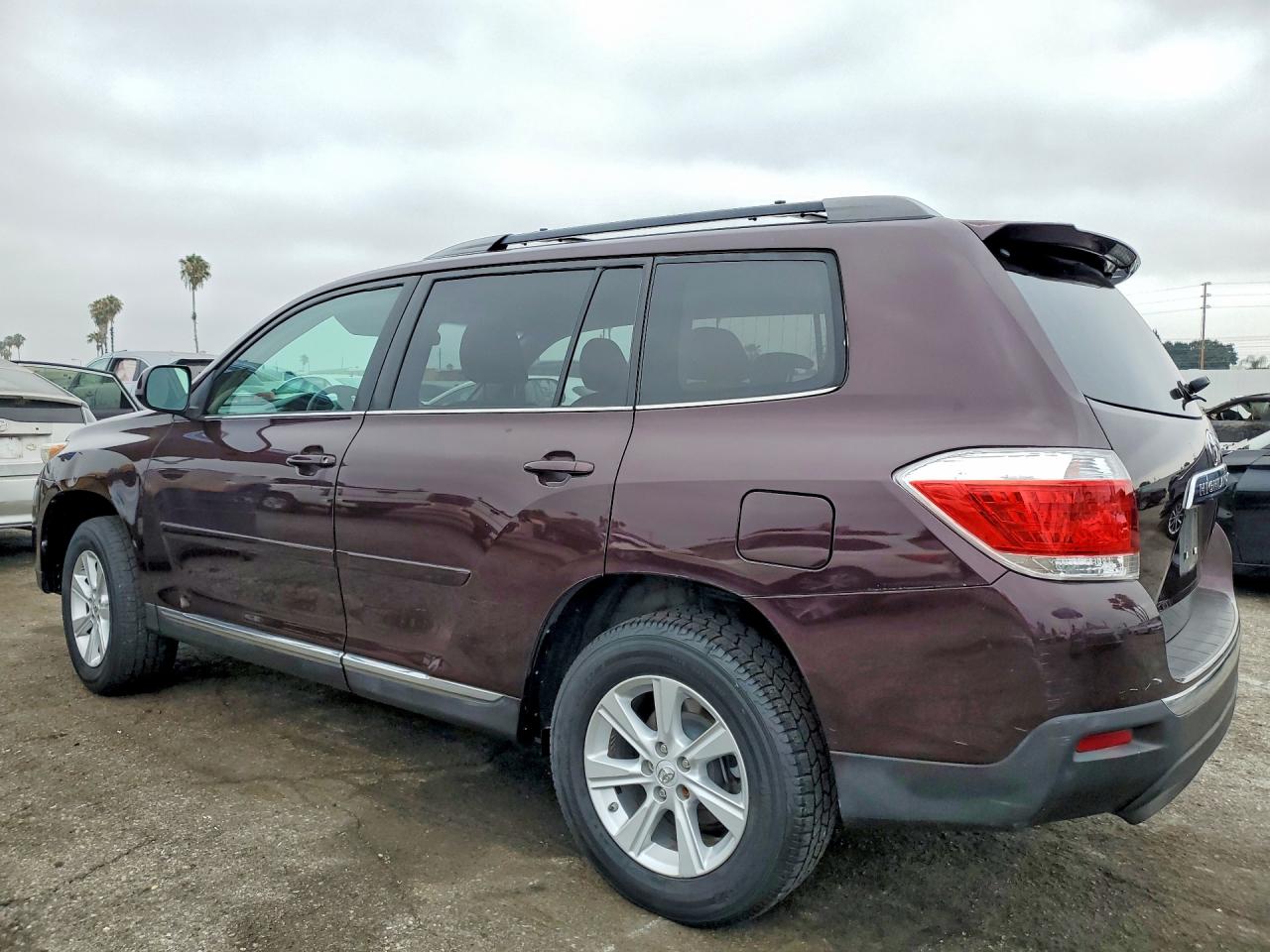 2011 Toyota Highlander Base Maroon vin: 5TDBK3EH2BS047503