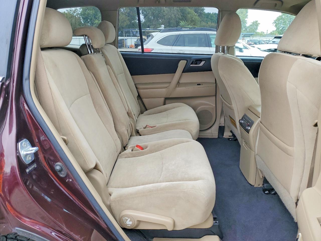 2011 Toyota Highlander Base Maroon vin: 5TDBK3EH2BS047503