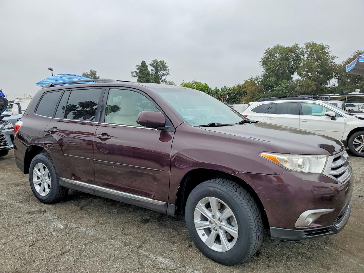 2011 Toyota Highlander Base Maroon vin: 5TDBK3EH2BS047503