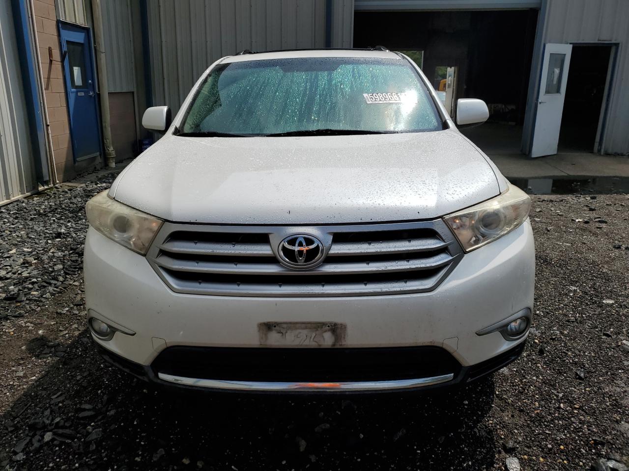 2011 Toyota Highlander Se Two Tone vin: 5TDBK3EH2BS057108 Damage: Left Head Lamp, Faded, Repair Required