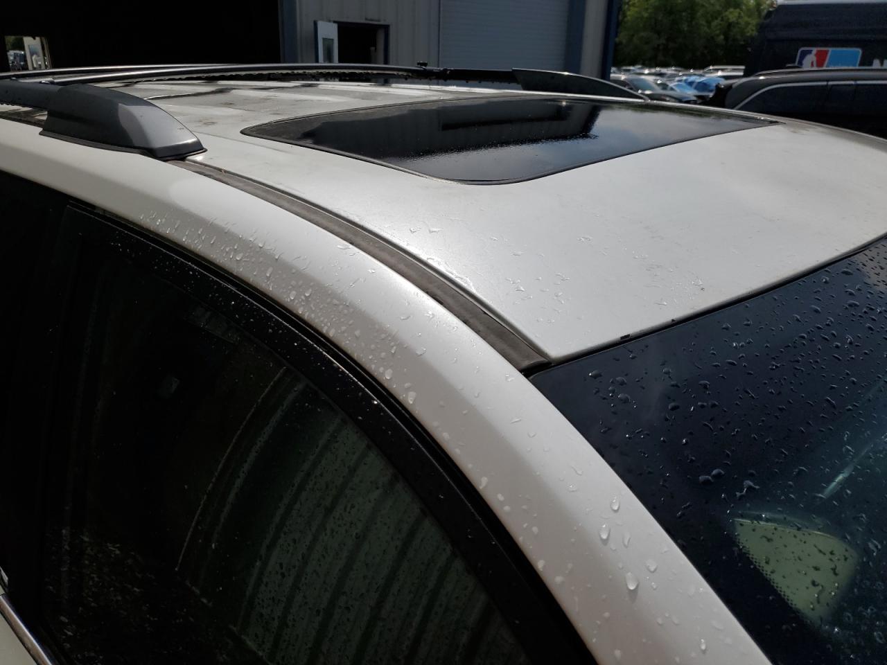 2011 Toyota Highlander Se Two Tone vin: 5TDBK3EH2BS057108 Damage: Roof, Chipped, 2