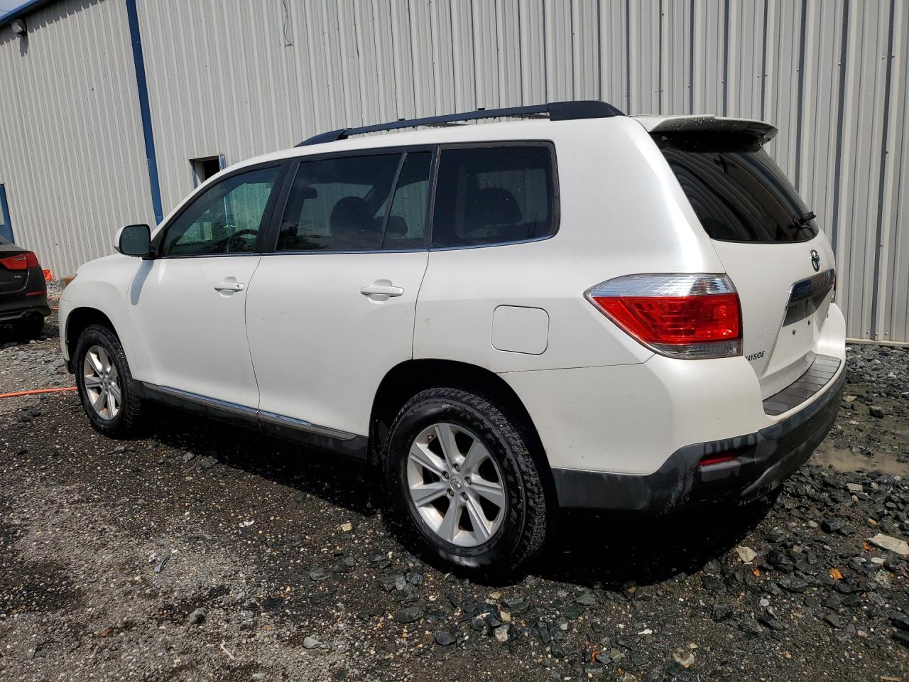 2011 Toyota Highlander Se Two Tone vin: 5TDBK3EH2BS057108 Damage: Left Qtr Panel, Chipped, 2