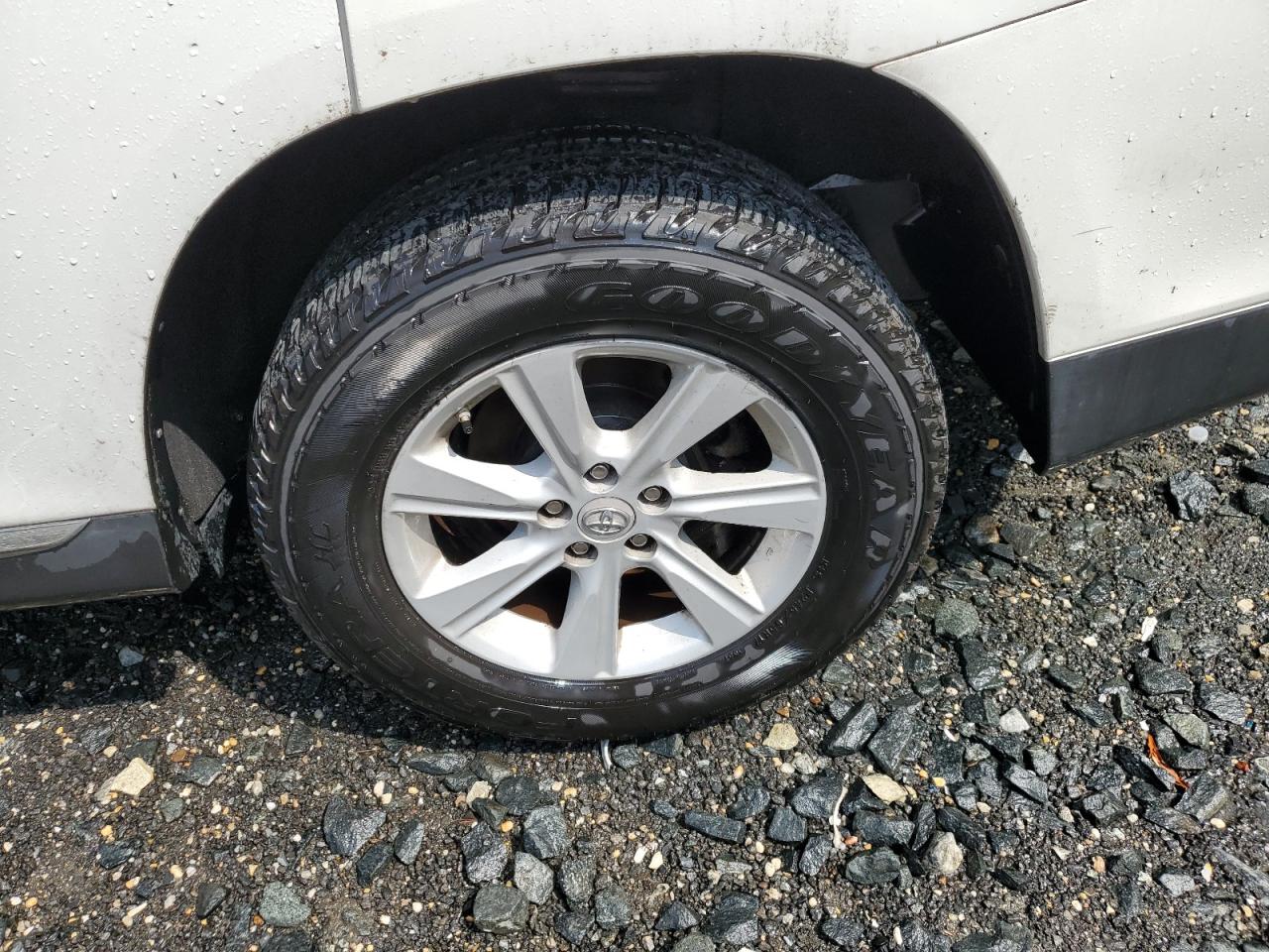 2011 Toyota Highlander Se Two Tone vin: 5TDBK3EH2BS057108 Damage: Left Rear Wheel, Curb Rash, 5 To 6 Inches