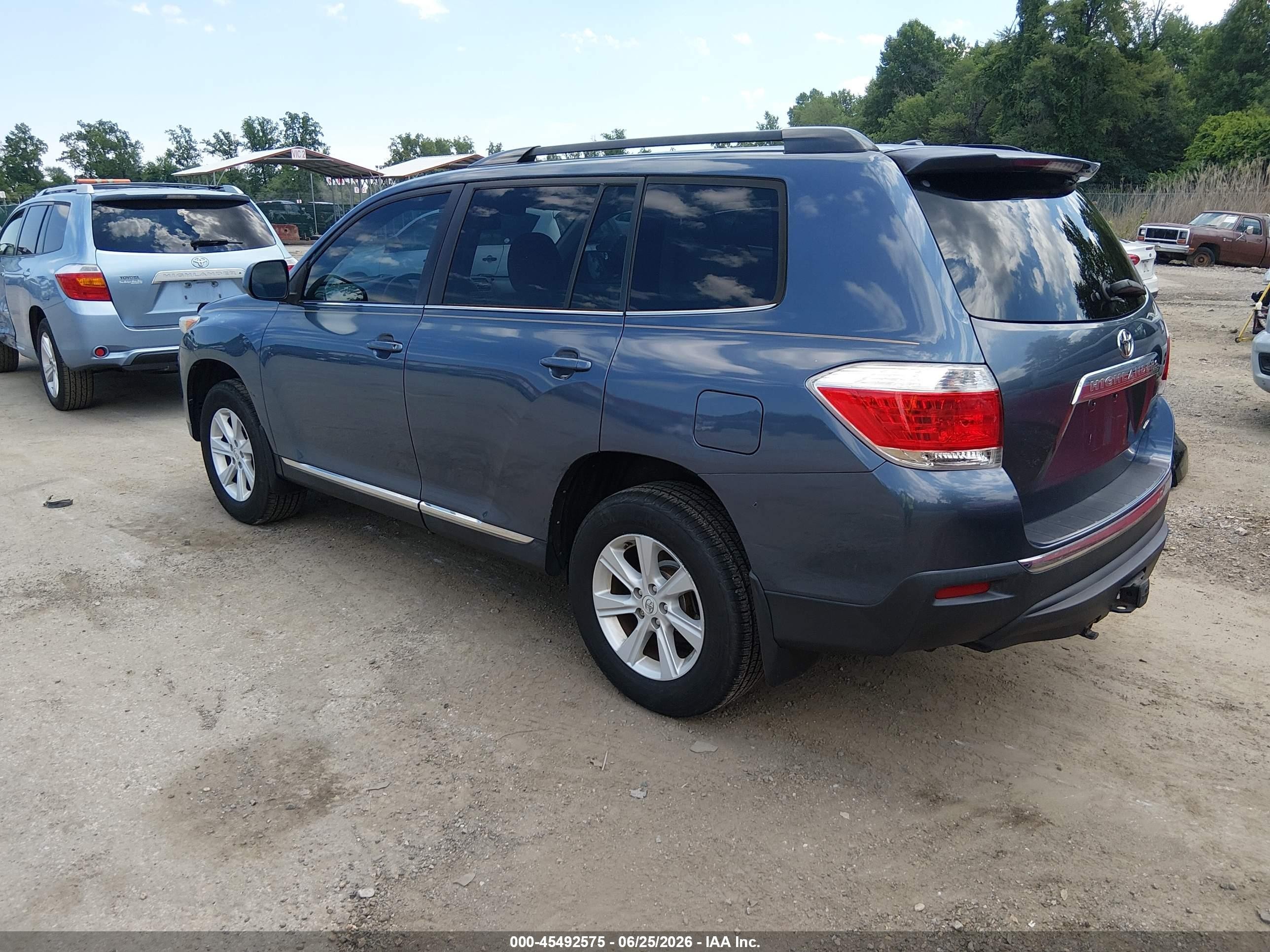 2011 Toyota Highlander Base V6 Blue vin: 5TDBK3EH2BS076838