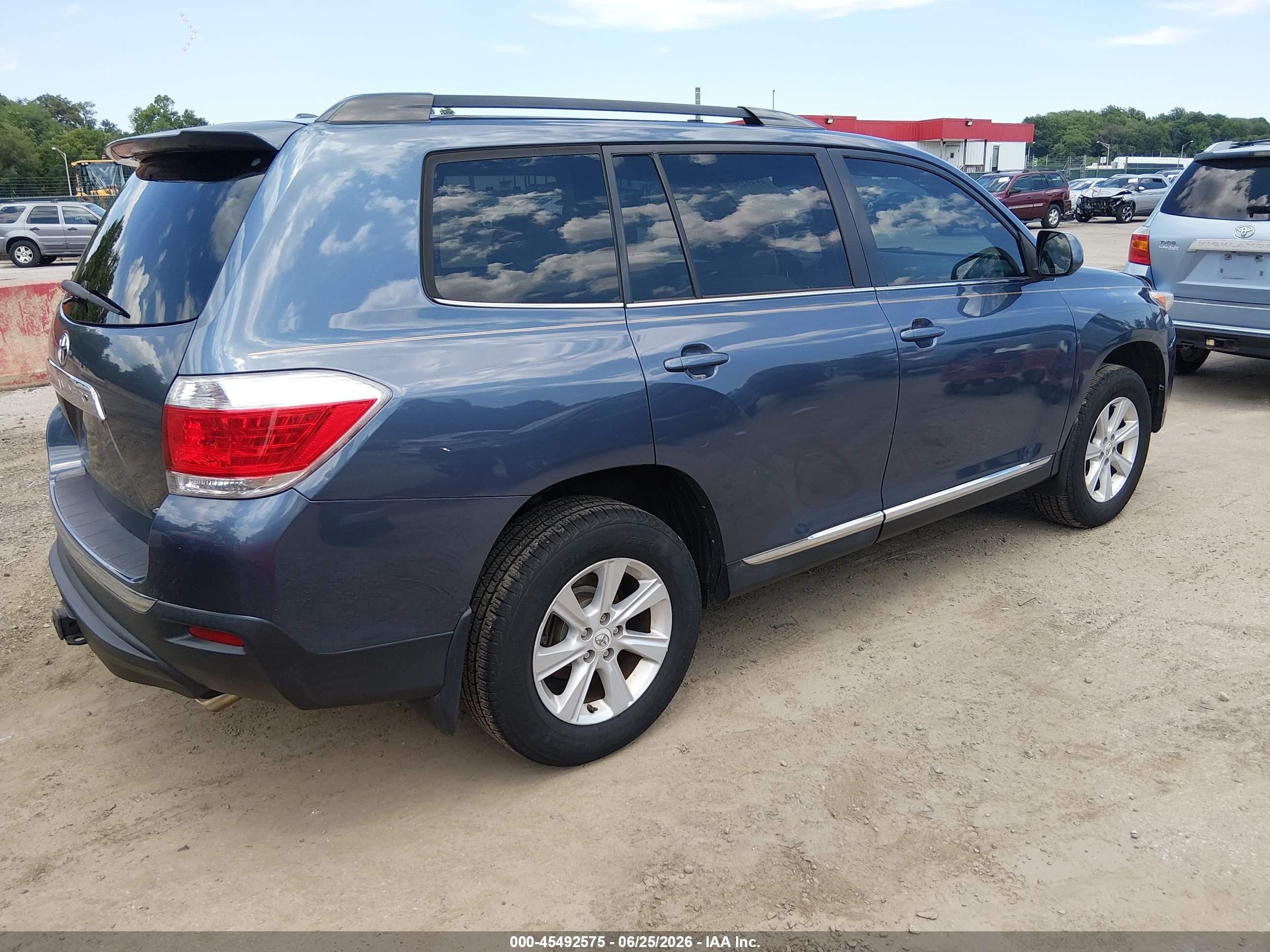 2011 Toyota Highlander Base V6 Blue vin: 5TDBK3EH2BS076838