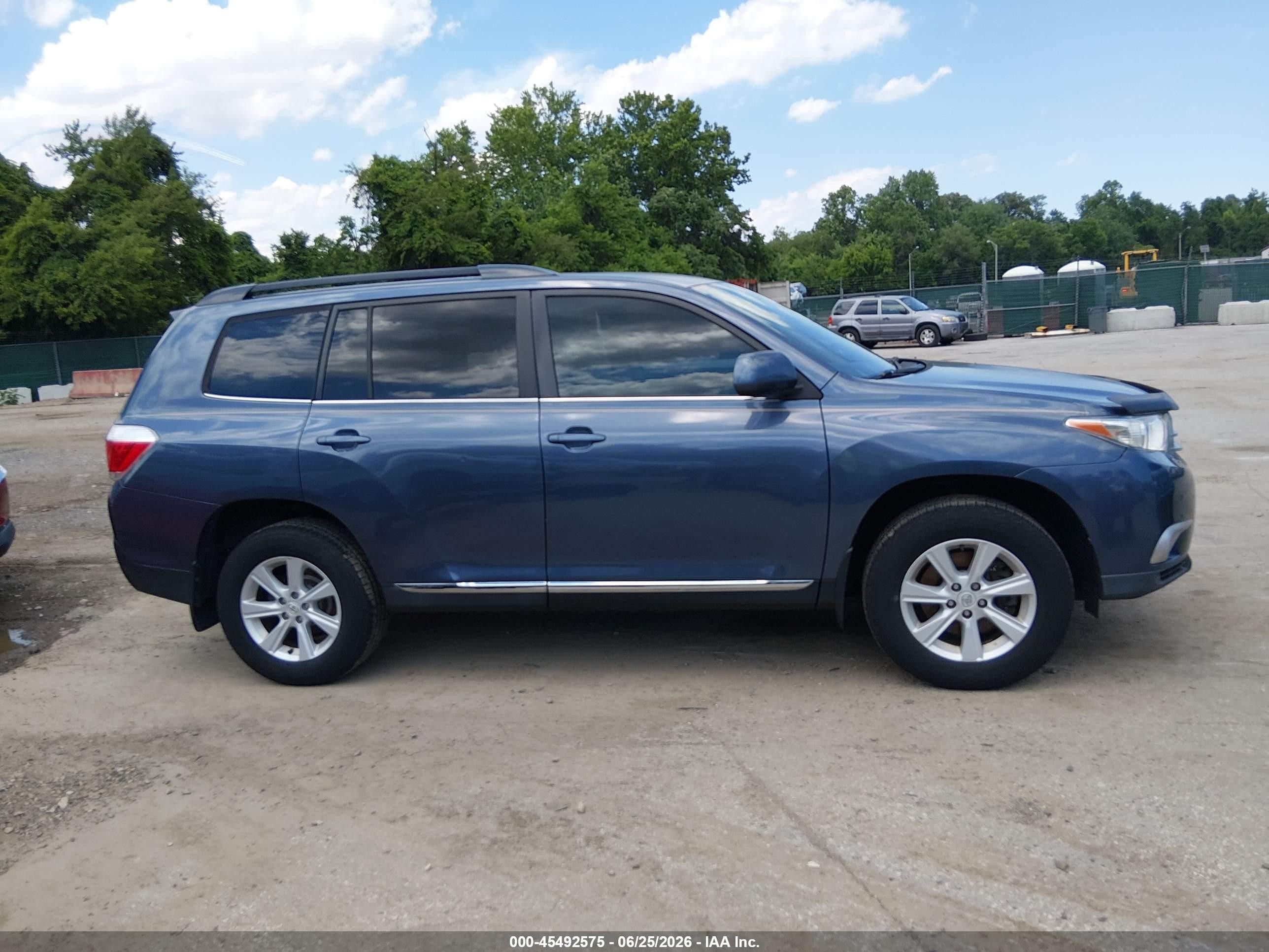 2011 Toyota Highlander Base V6 Blue vin: 5TDBK3EH2BS076838