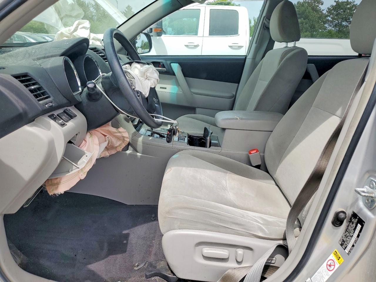 2012 Toyota Highlander Base Silver vin: 5TDBK3EH2CS097450