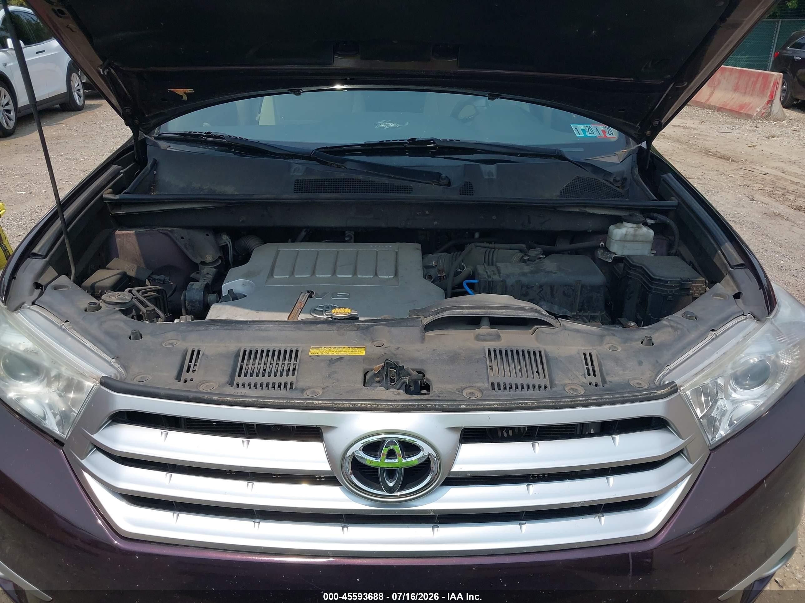 2012 Toyota Highlander Base V6 Maroon vin: 5TDBK3EH2CS104655