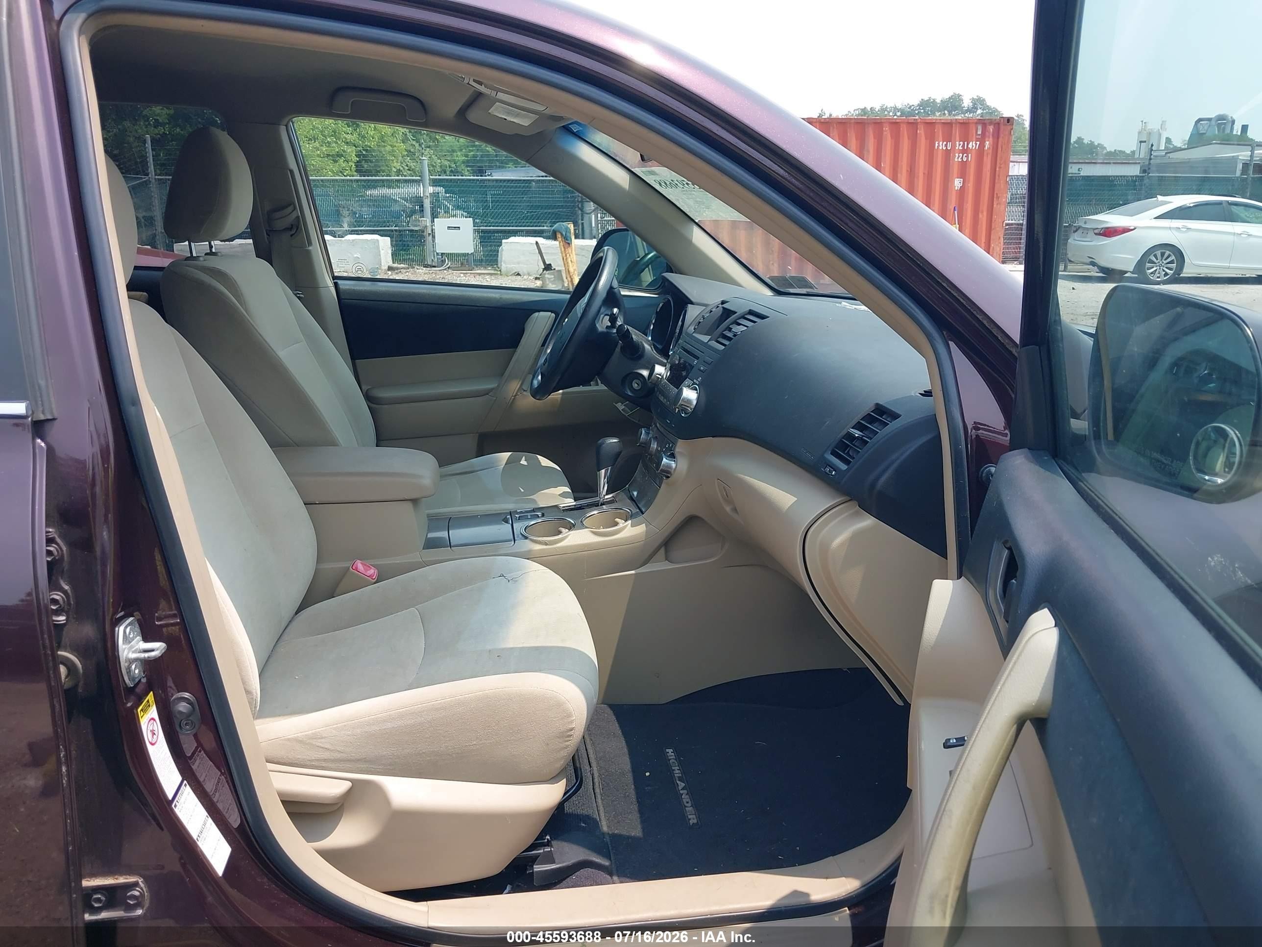 2012 Toyota Highlander Base V6 Maroon vin: 5TDBK3EH2CS104655