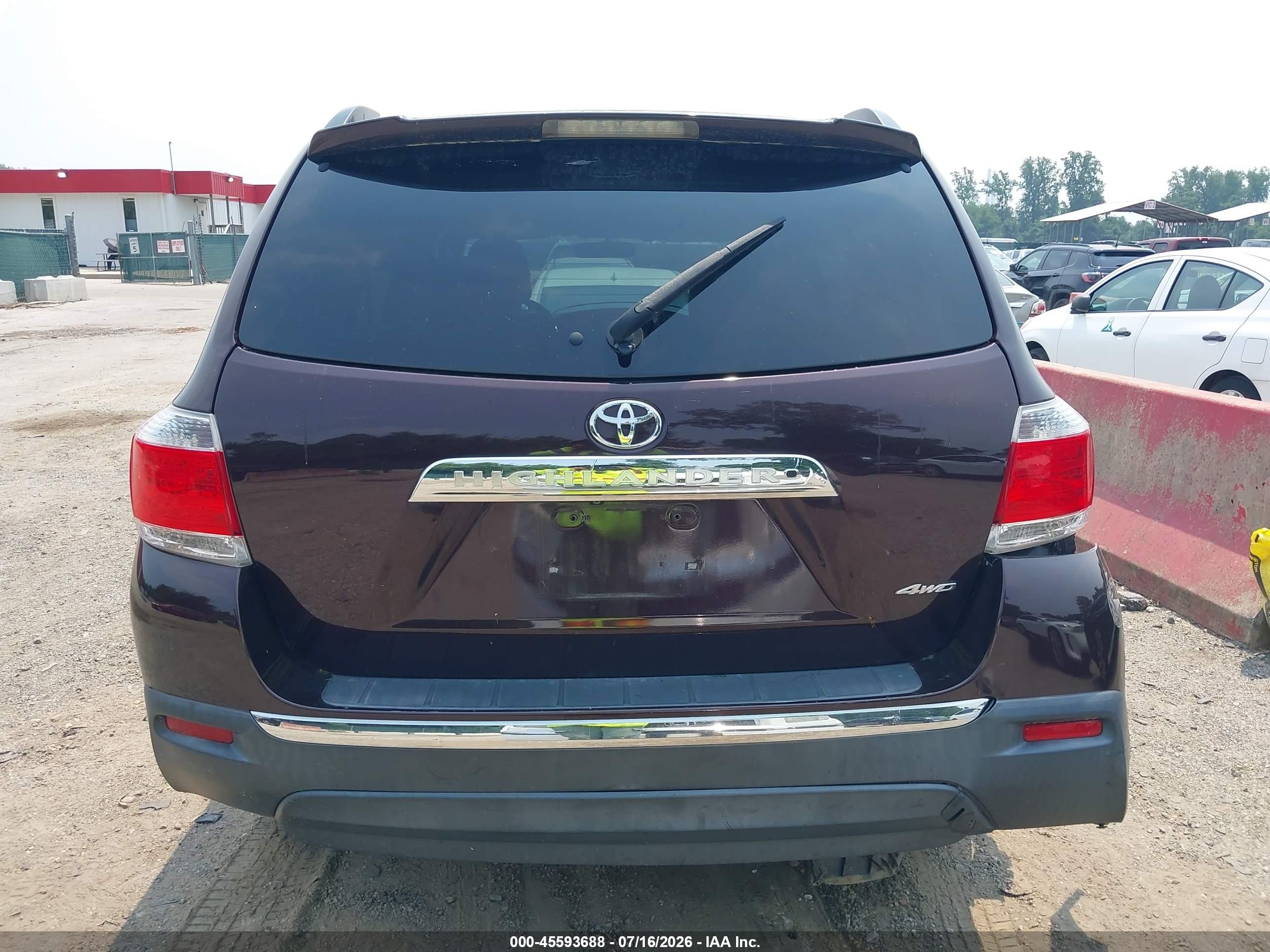 2012 Toyota Highlander Base V6 Maroon vin: 5TDBK3EH2CS104655