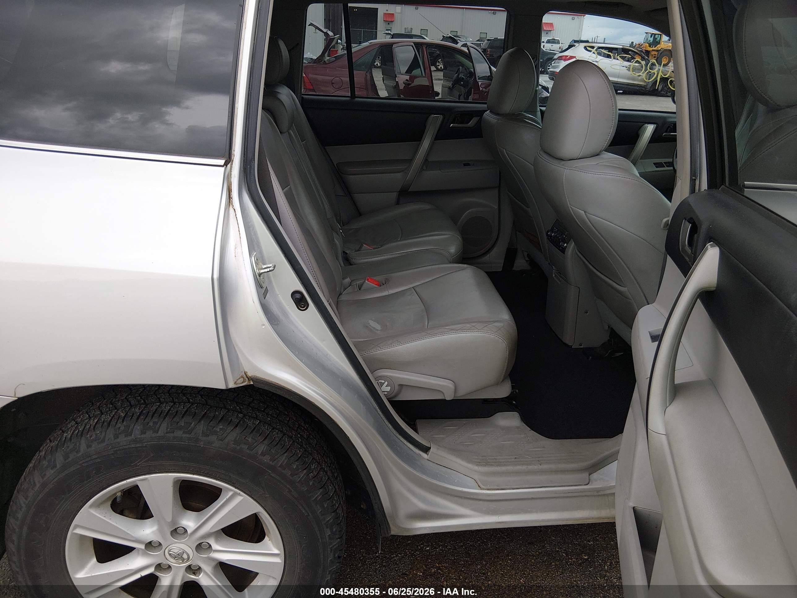 2012 Toyota Highlander Se V6 Silver vin: 5TDBK3EH2CS118359