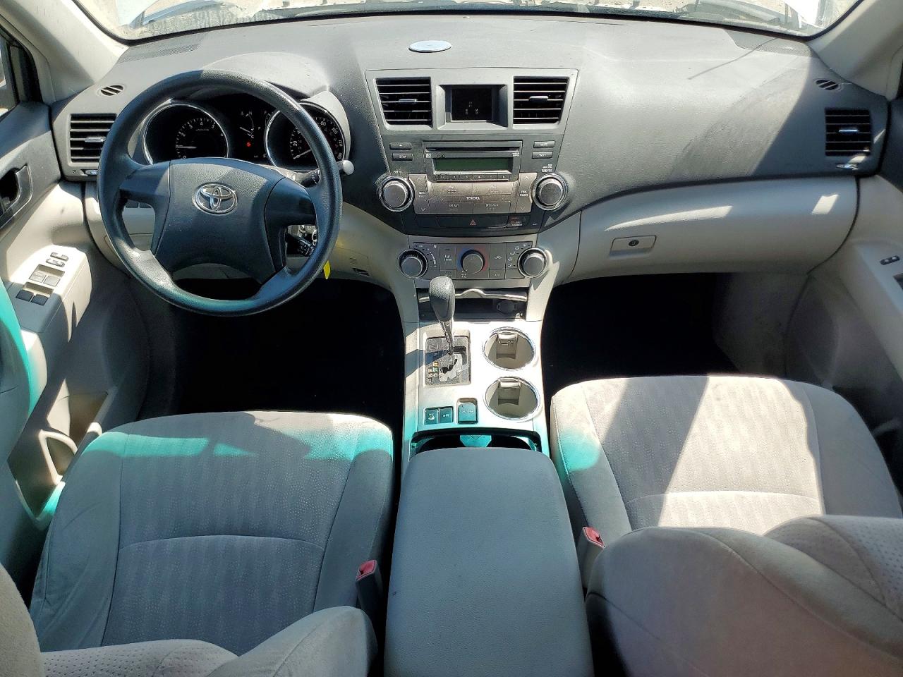 2012 Toyota Highlander Base Silver vin: 5TDBK3EH2CS119219