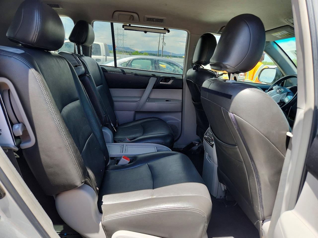 2012 Toyota Highlander Silver vin: 5TDBK3EH2CS119558