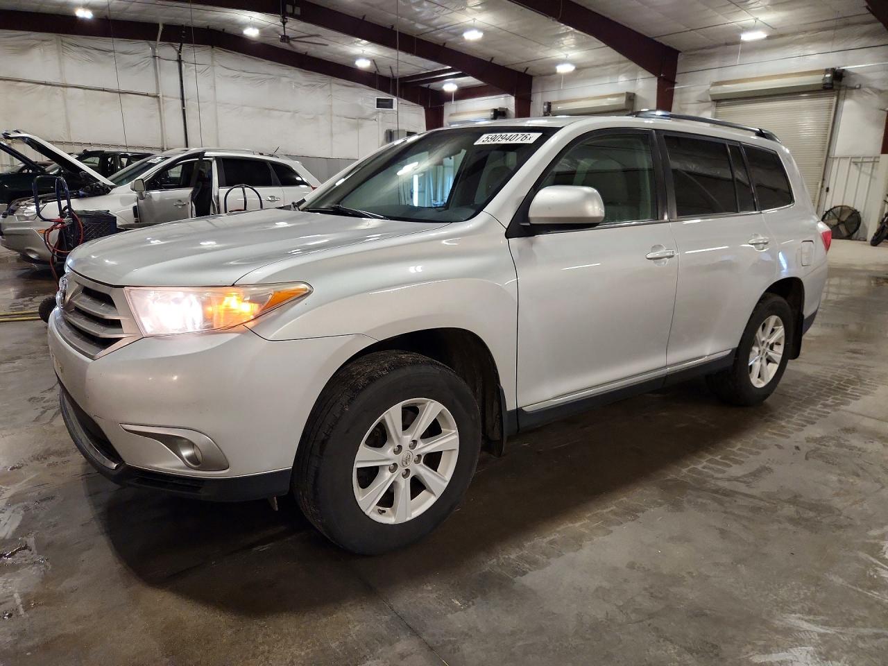 2012 Toyota Highlander Base Silver vin: 5TDBK3EH2CS123531