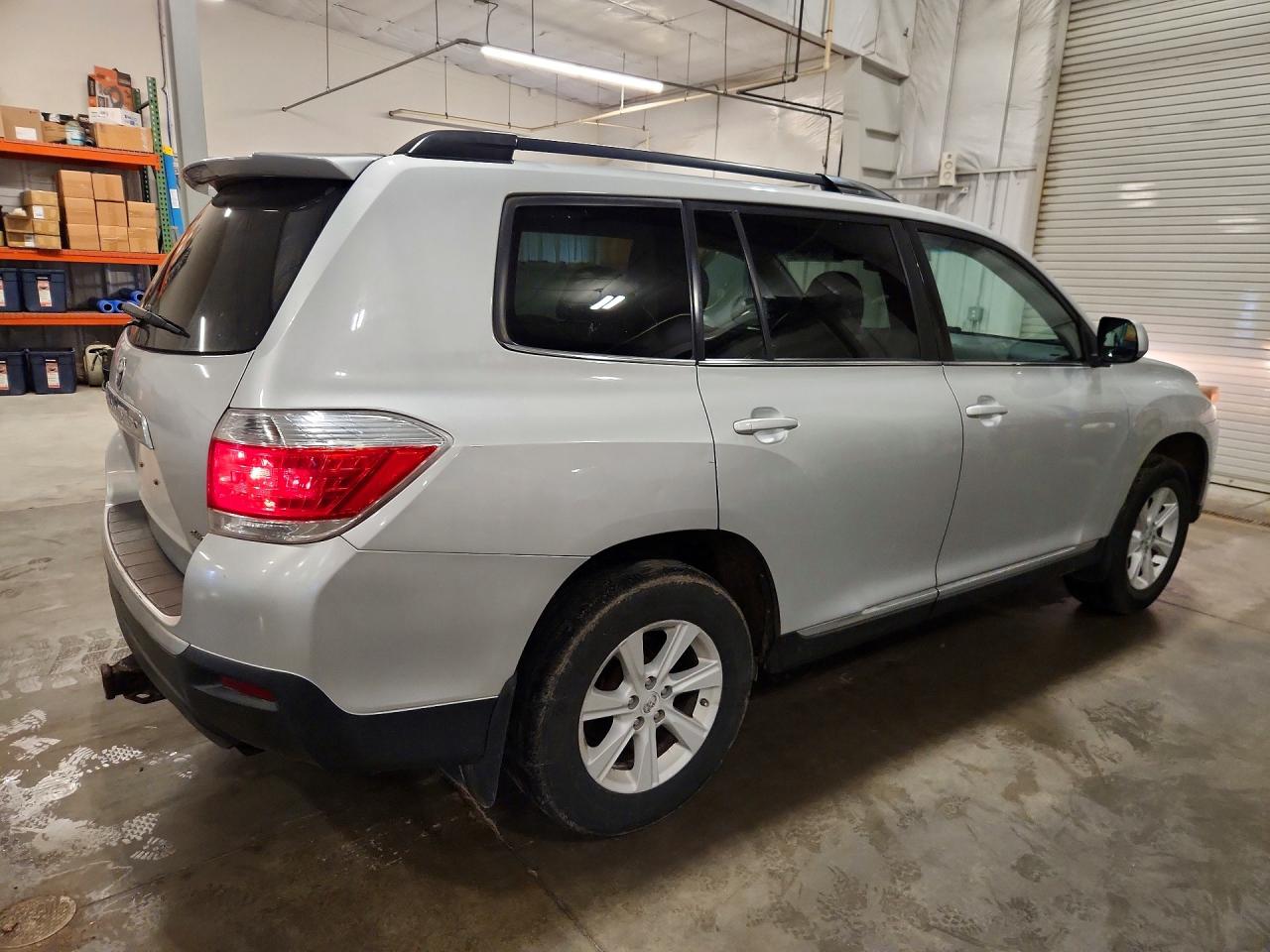 2012 Toyota Highlander Base Silver vin: 5TDBK3EH2CS123531