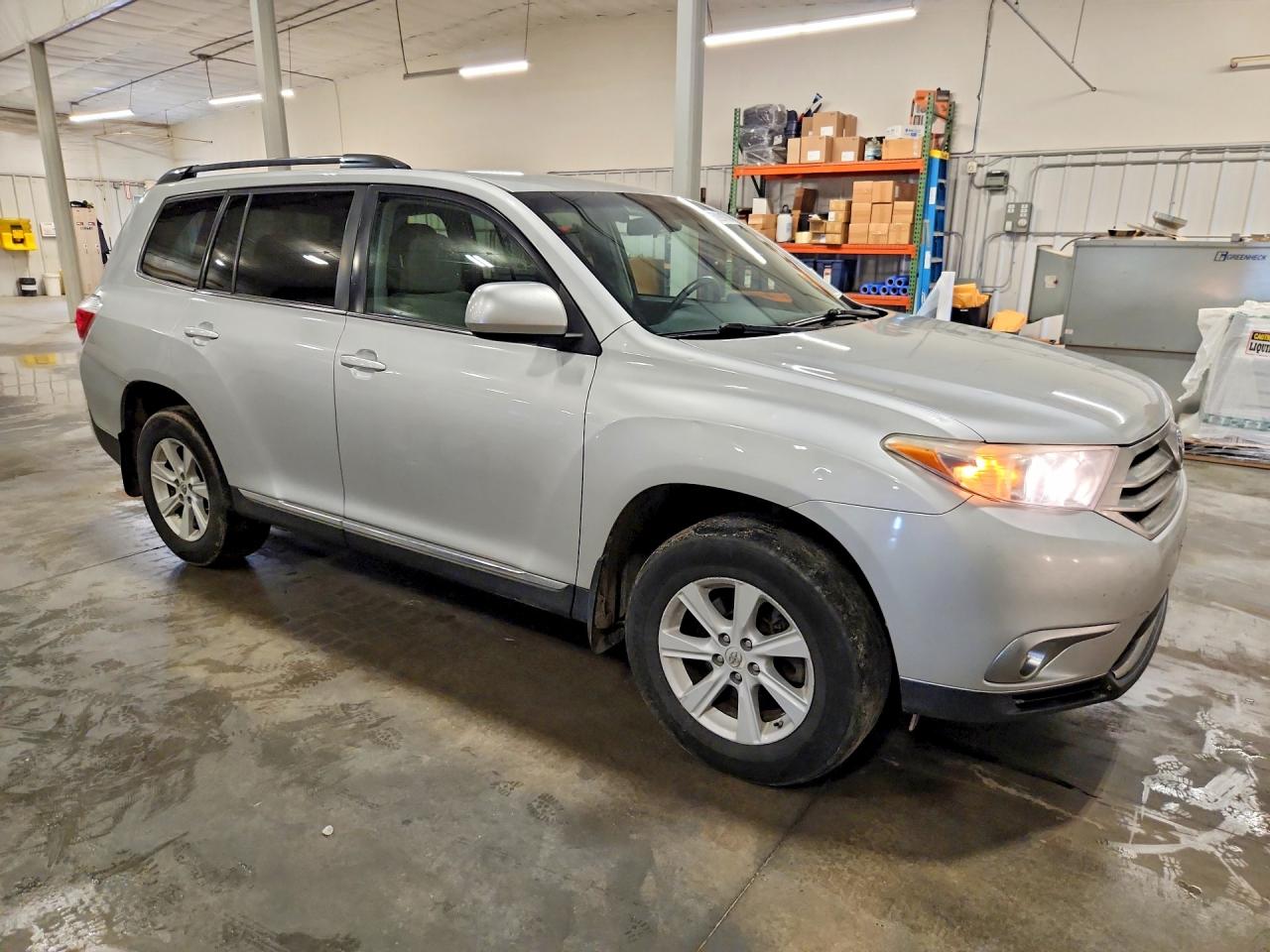 2012 Toyota Highlander Base Silver vin: 5TDBK3EH2CS123531