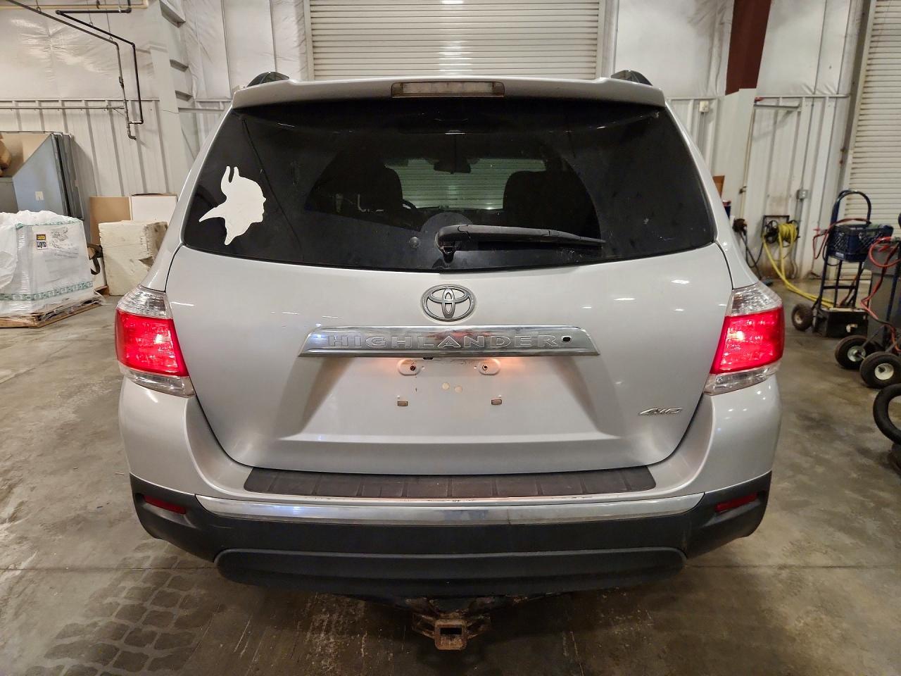 2012 Toyota Highlander Base Silver vin: 5TDBK3EH2CS123531