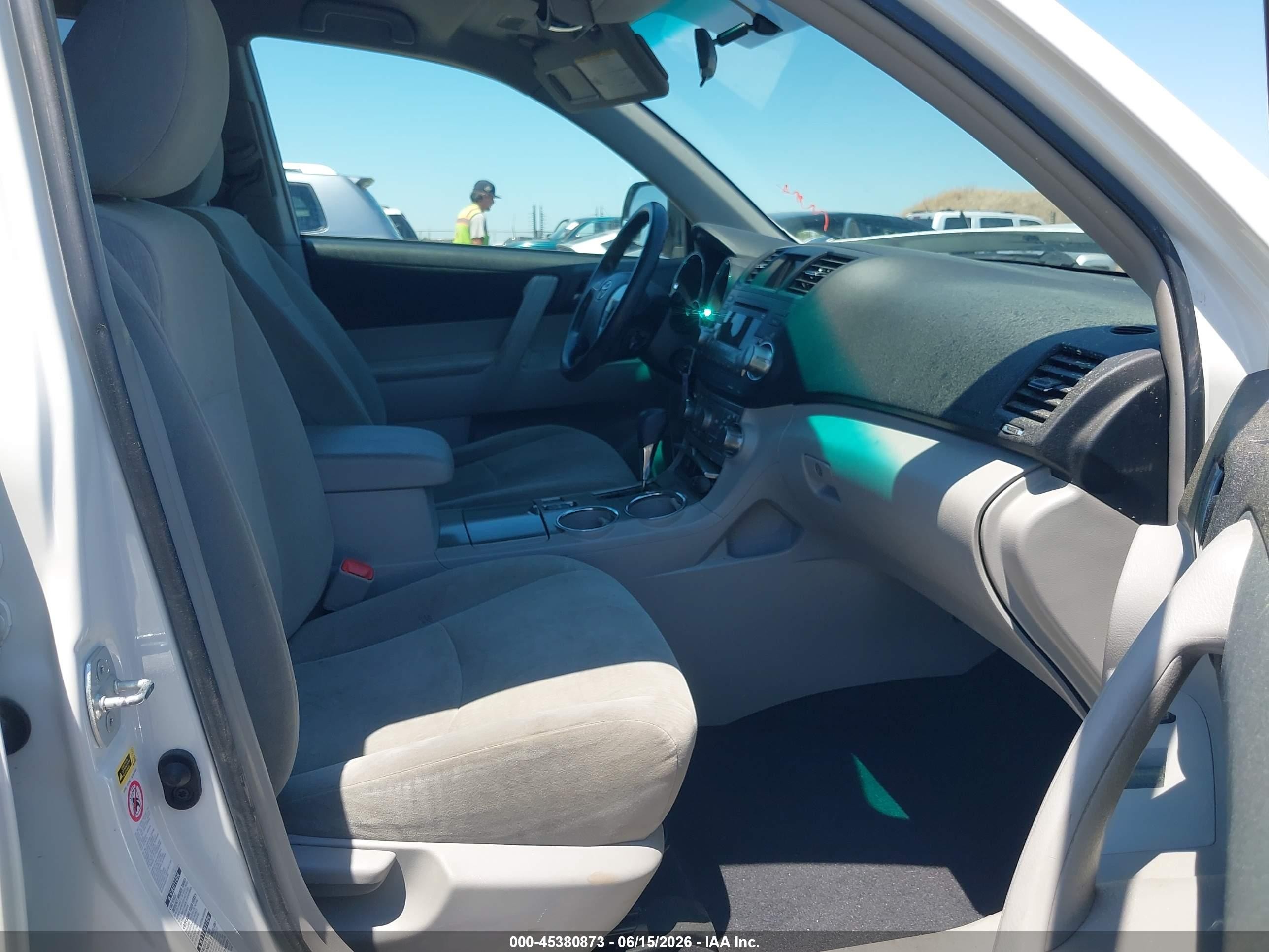 2012 Toyota Highlander Base V6 White vin: 5TDBK3EH2CS143455