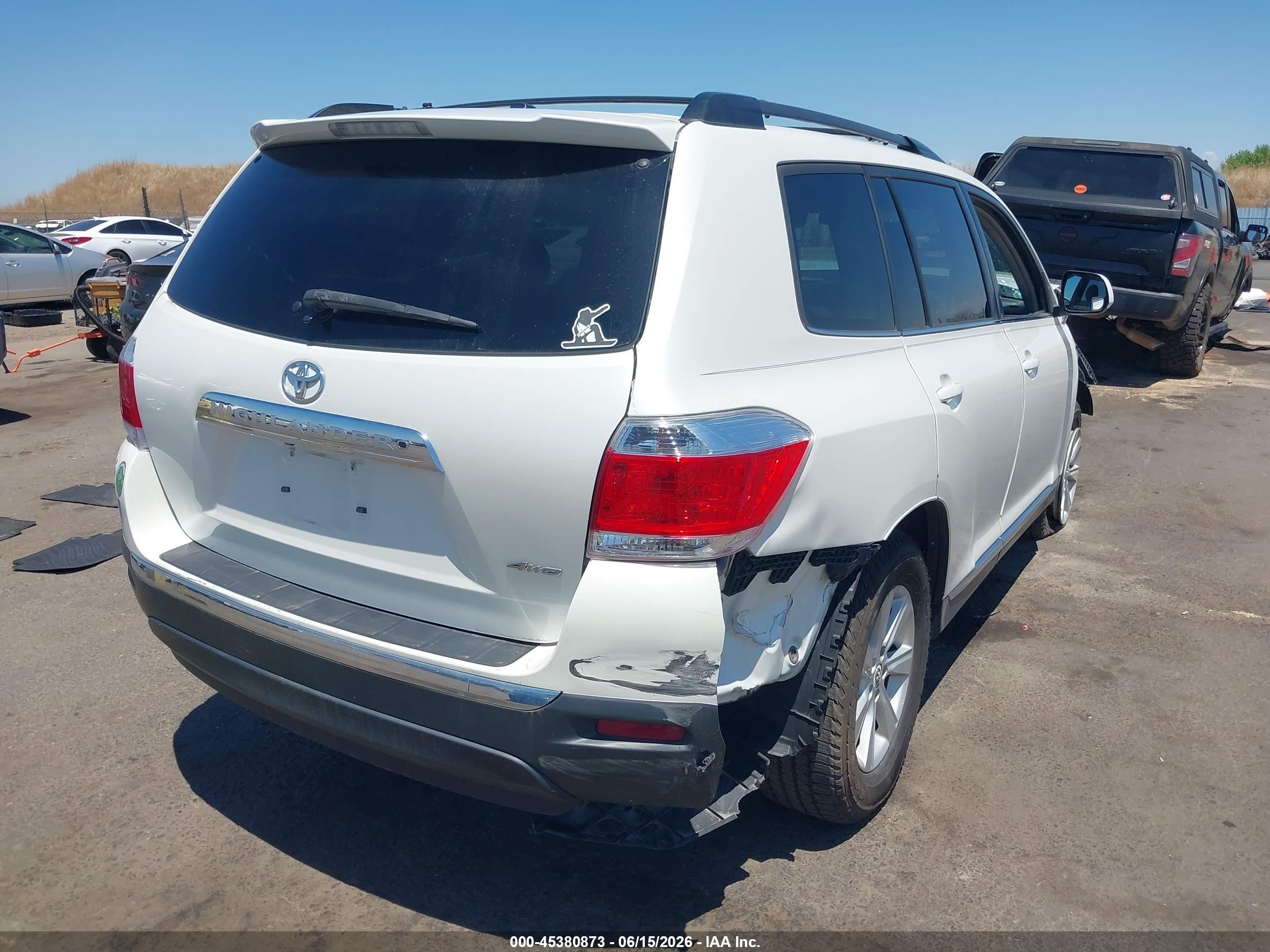 2012 Toyota Highlander Base V6 White vin: 5TDBK3EH2CS143455