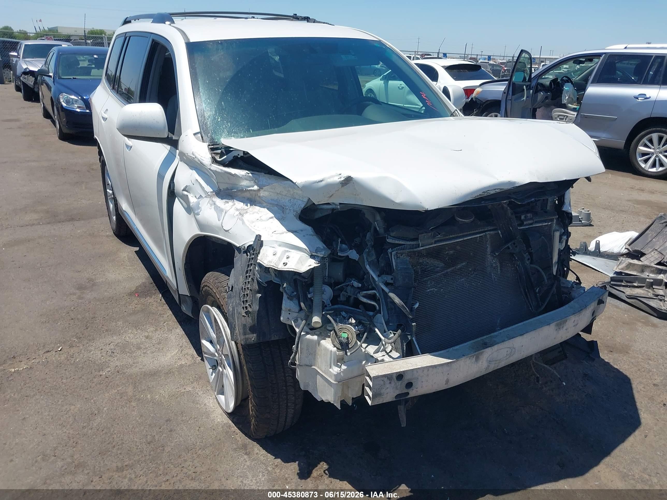 2012 Toyota Highlander Base V6 White vin: 5TDBK3EH2CS143455