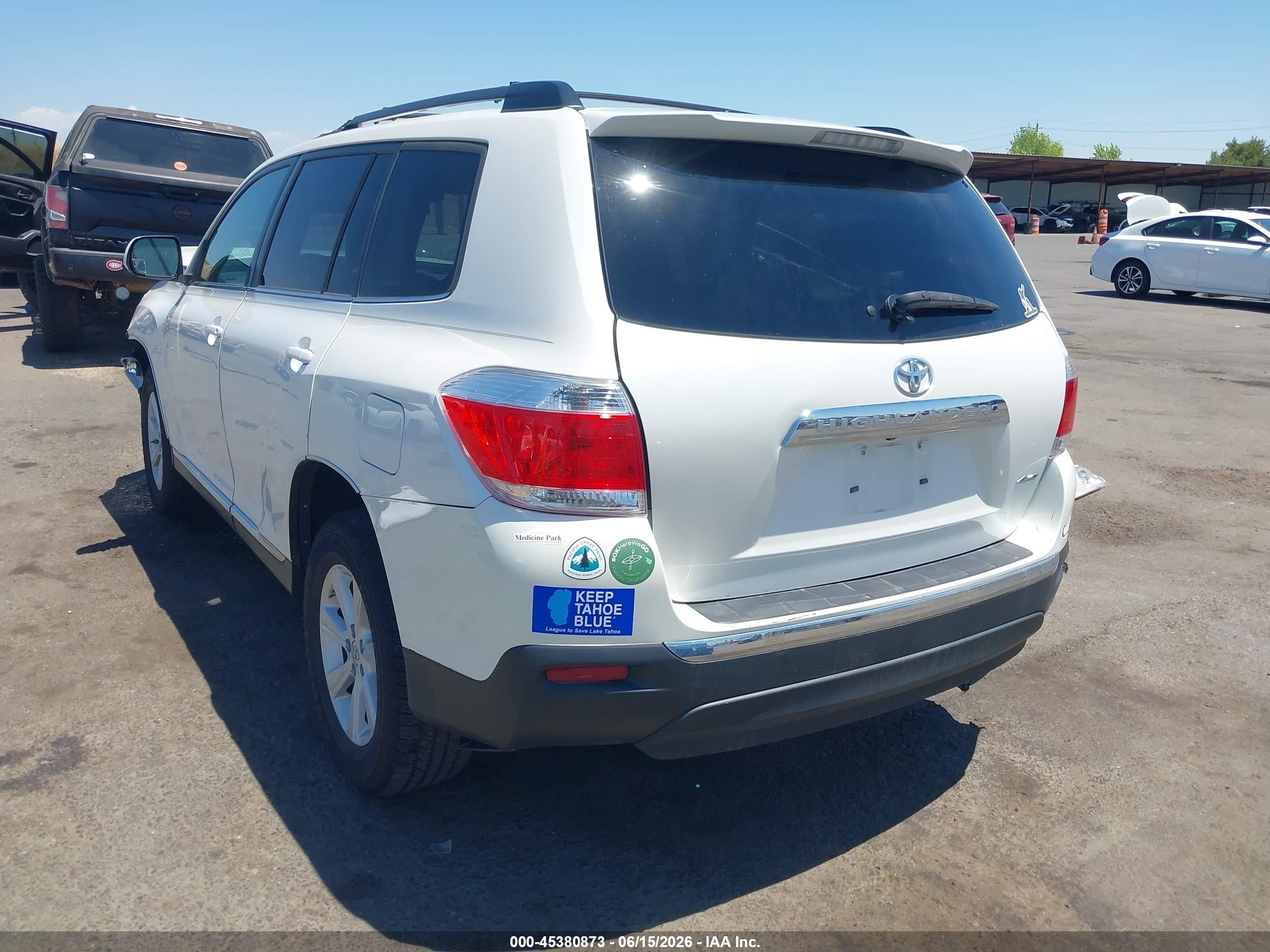 2012 Toyota Highlander Base V6 White vin: 5TDBK3EH2CS143455