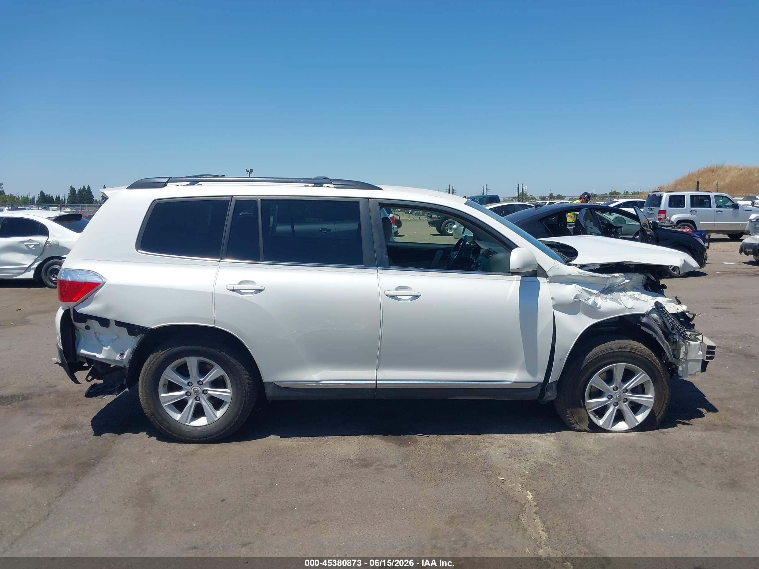2012 Toyota Highlander Base V6 White vin: 5TDBK3EH2CS143455