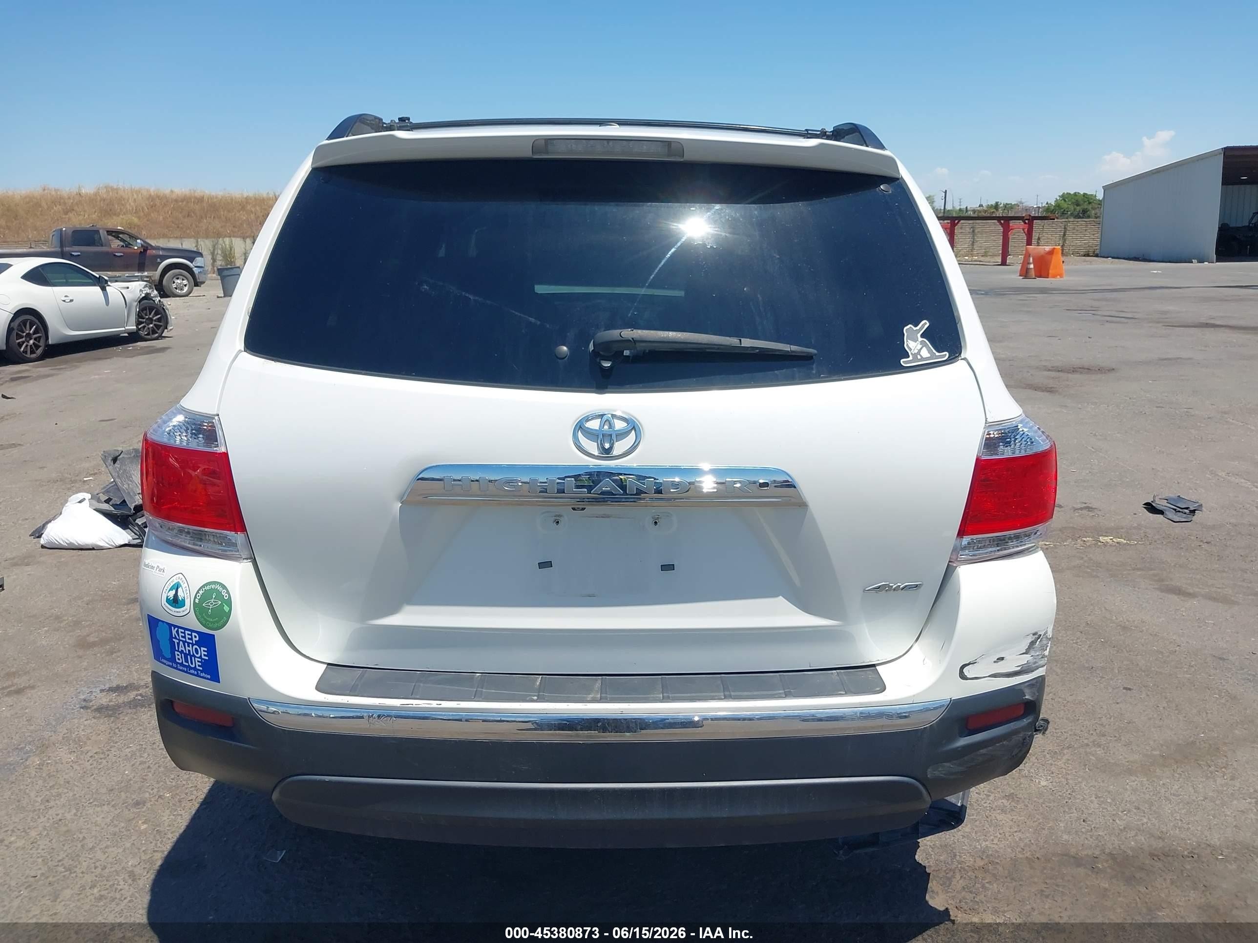 2012 Toyota Highlander Base V6 White vin: 5TDBK3EH2CS143455