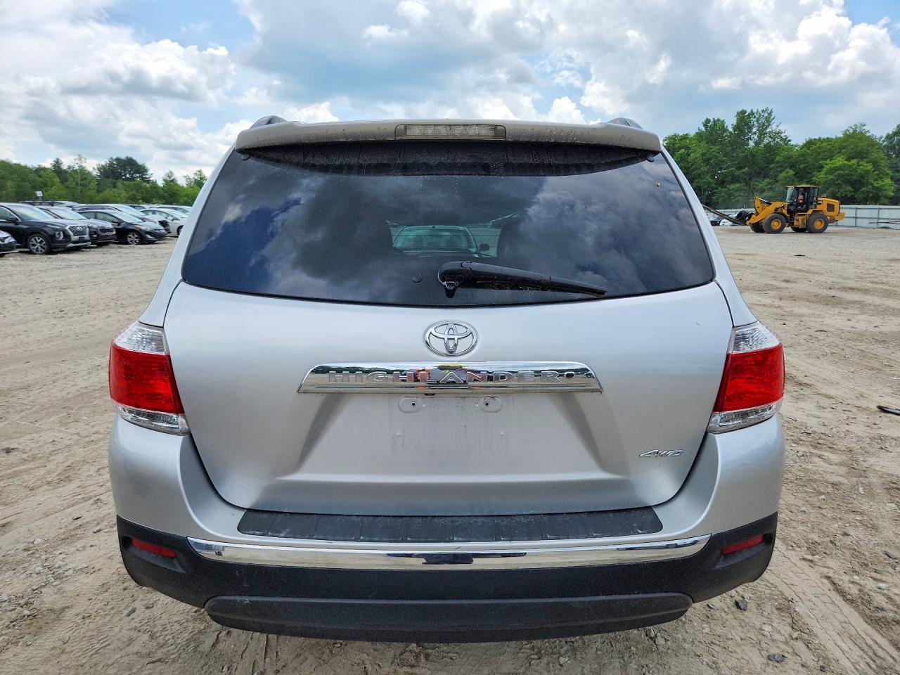 2012 Toyota Highlander Se Silver vin: 5TDBK3EH2CS147408