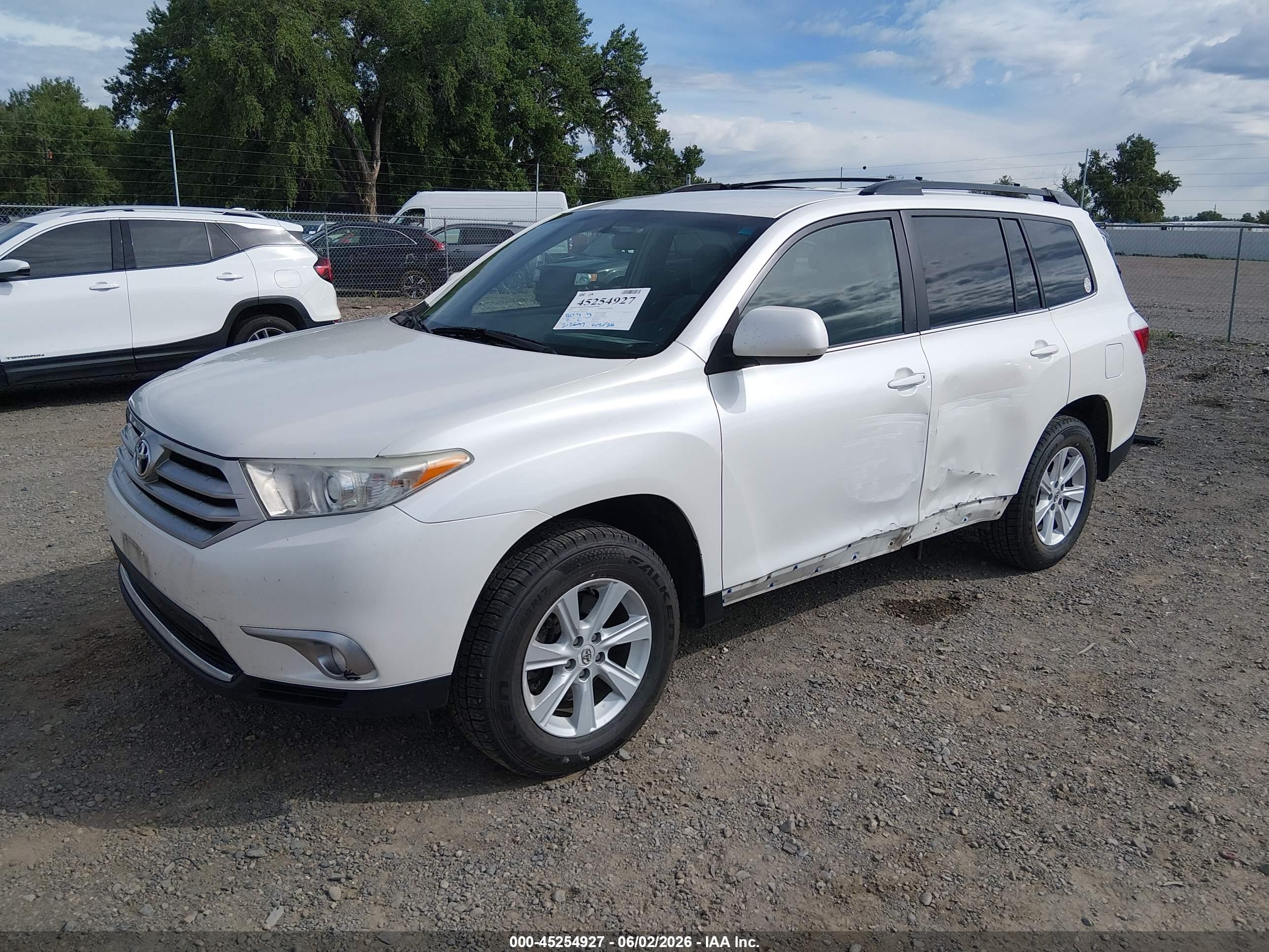2012 Toyota Highlander Base V6 White vin: 5TDBK3EH2CS165696