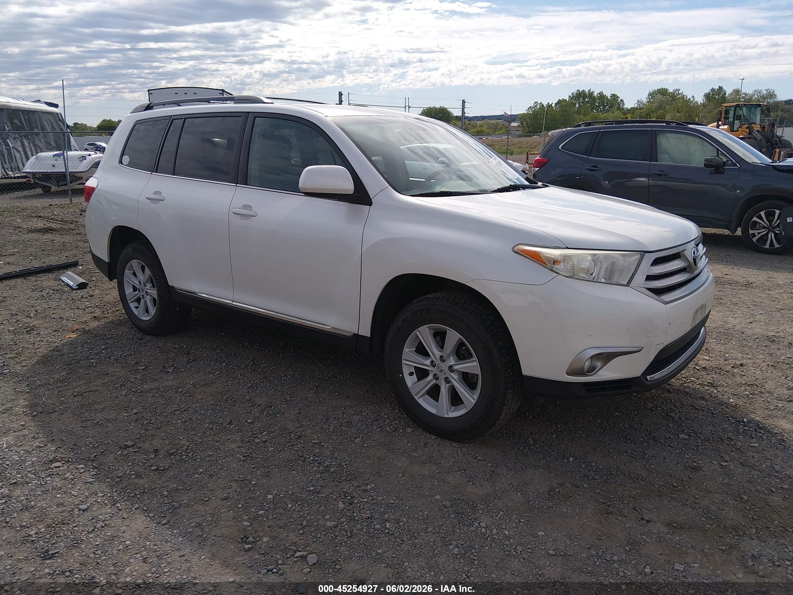 2012 Toyota Highlander Base V6 White vin: 5TDBK3EH2CS165696