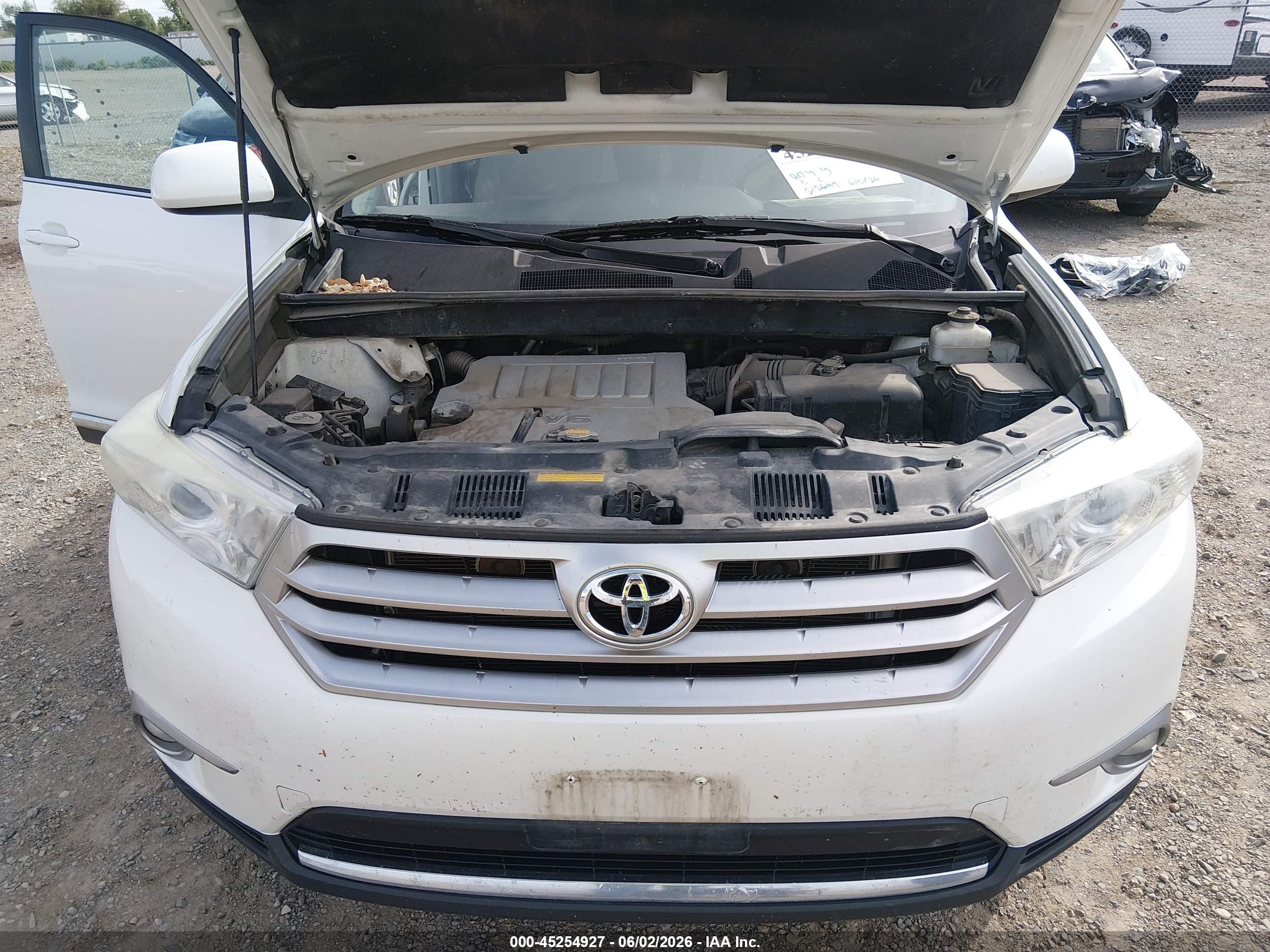 2012 Toyota Highlander Base V6 White vin: 5TDBK3EH2CS165696