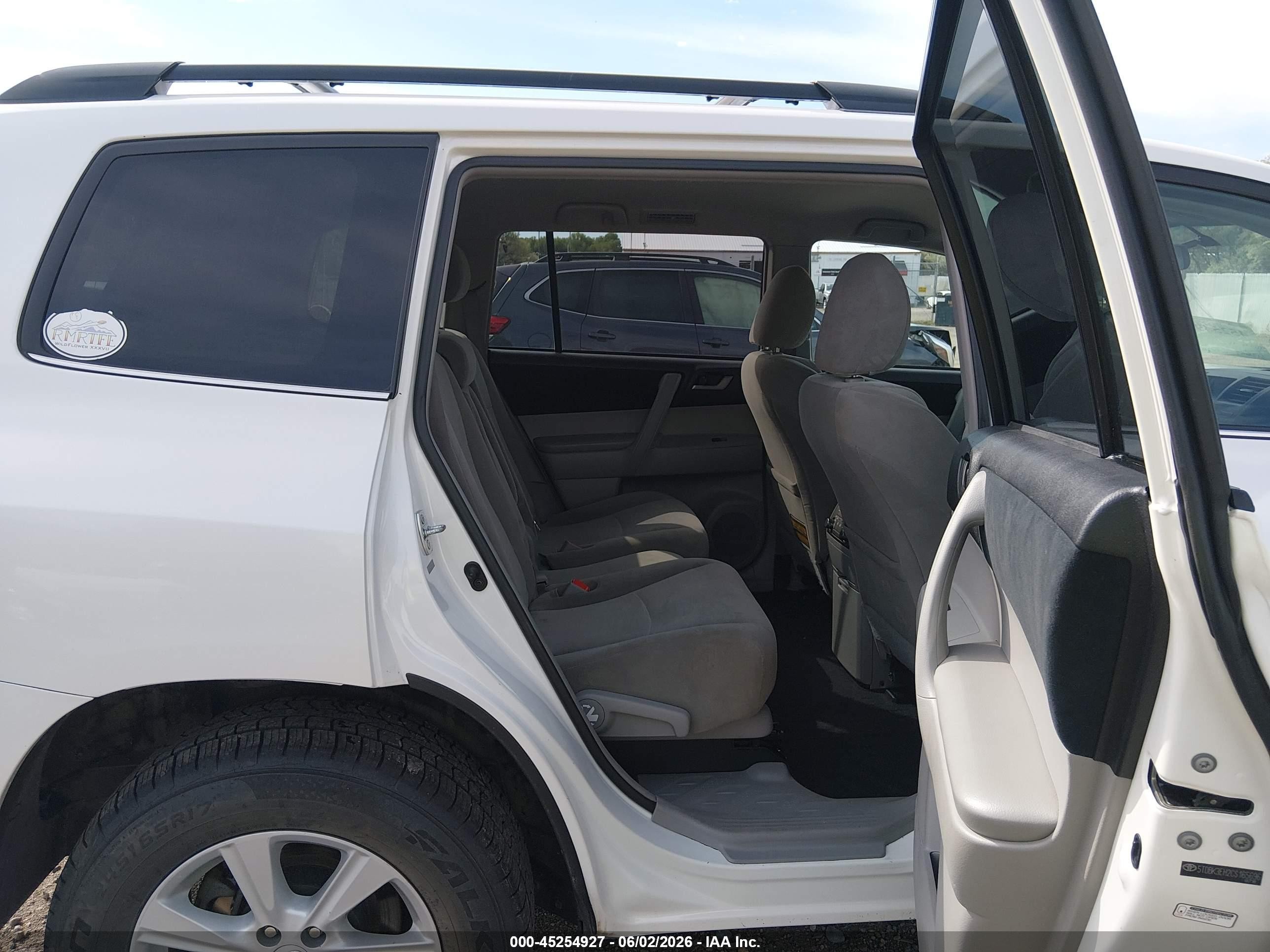 2012 Toyota Highlander Base V6 White vin: 5TDBK3EH2CS165696