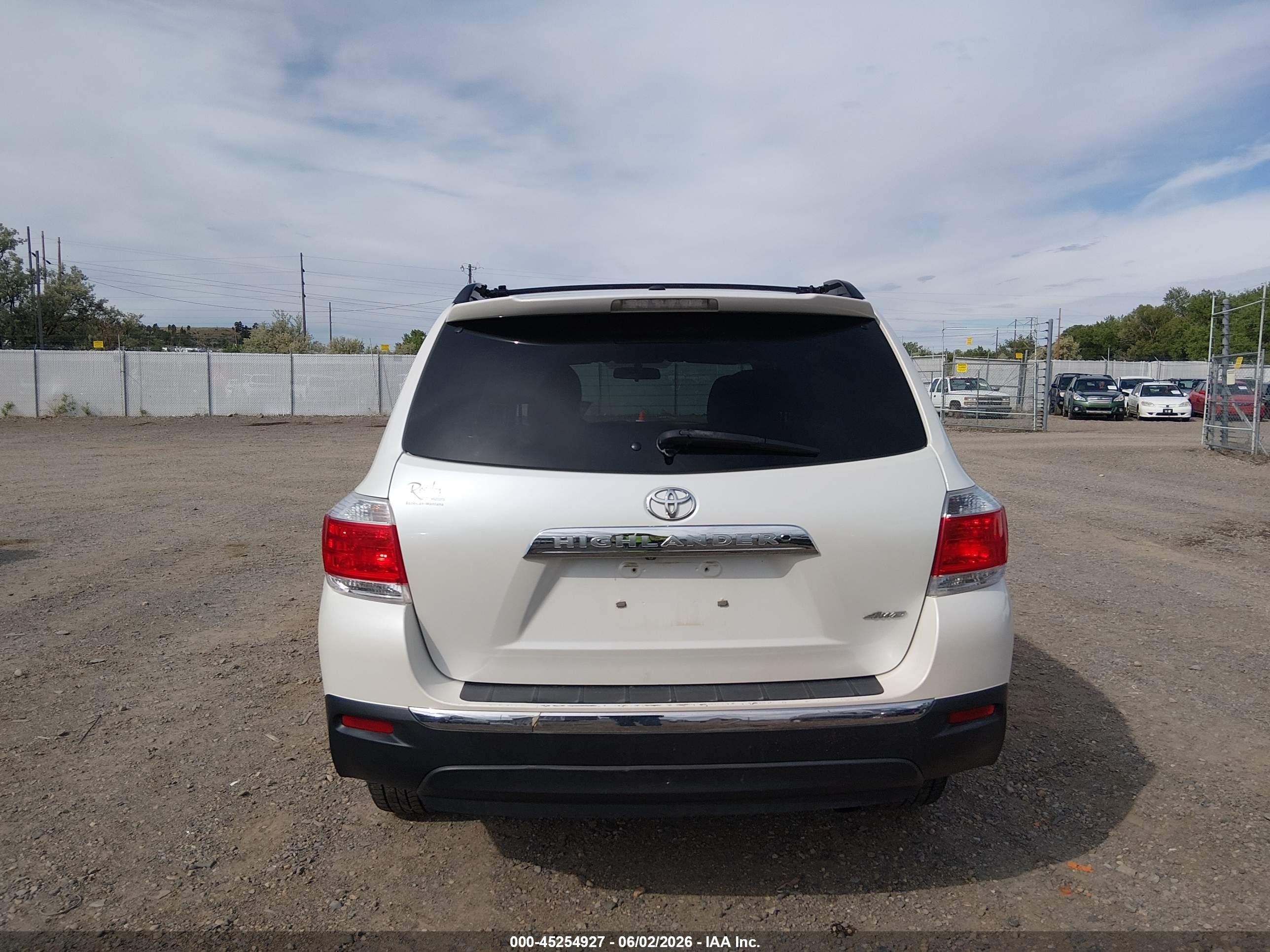 2012 Toyota Highlander Base V6 White vin: 5TDBK3EH2CS165696