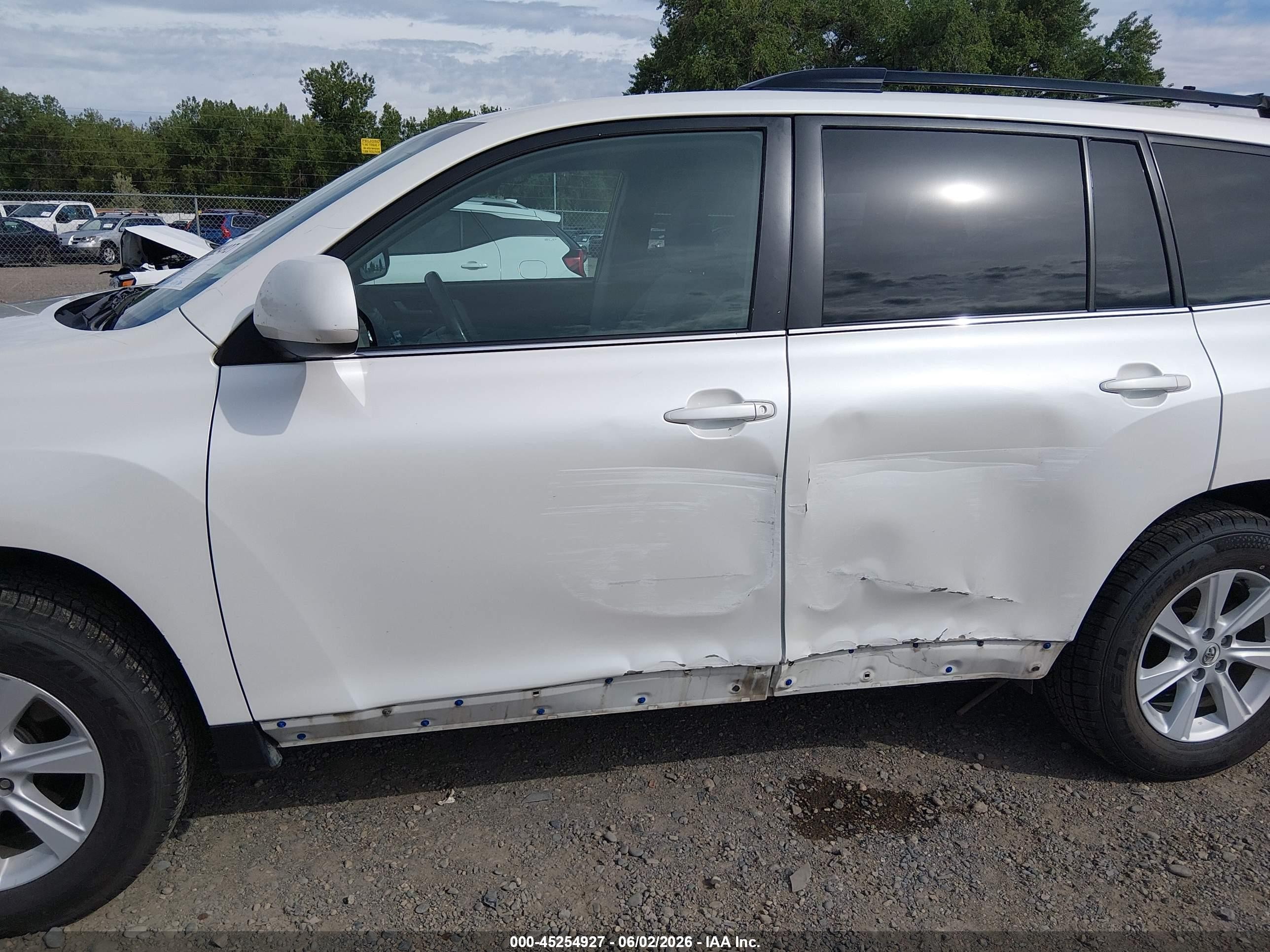 2012 Toyota Highlander Base V6 White vin: 5TDBK3EH2CS165696