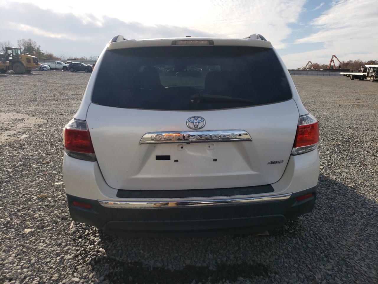 2012 Toyota Highlander Se White vin: 5TDBK3EH2CS174186