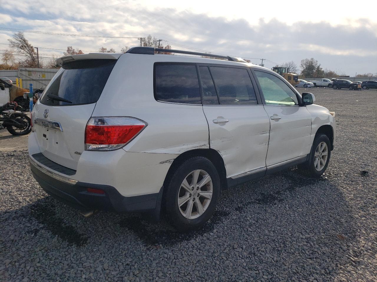 2012 Toyota Highlander Se White vin: 5TDBK3EH2CS174186