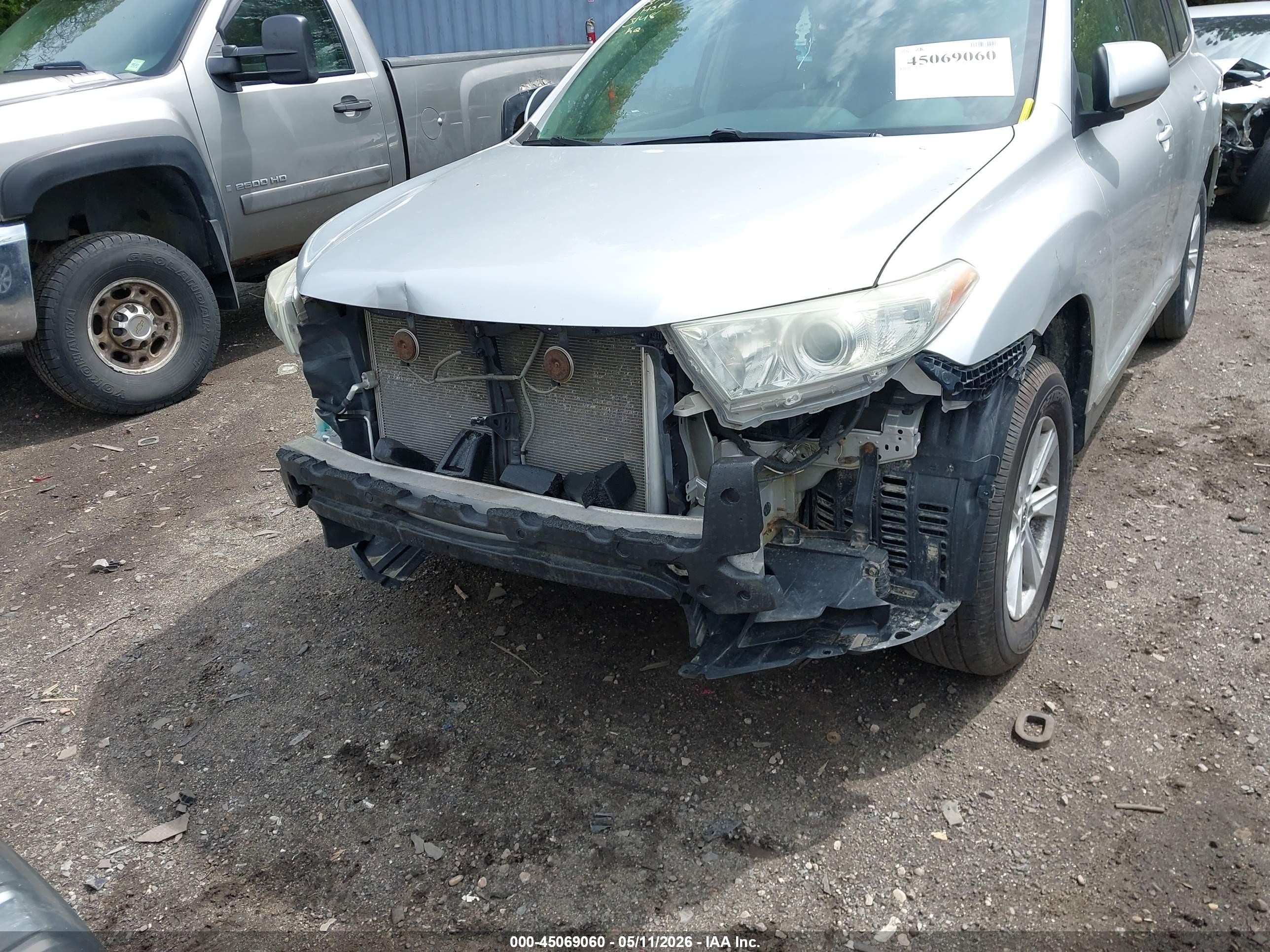 2013 Toyota Highlander Base V6 Silver vin: 5TDBK3EH2DS213148