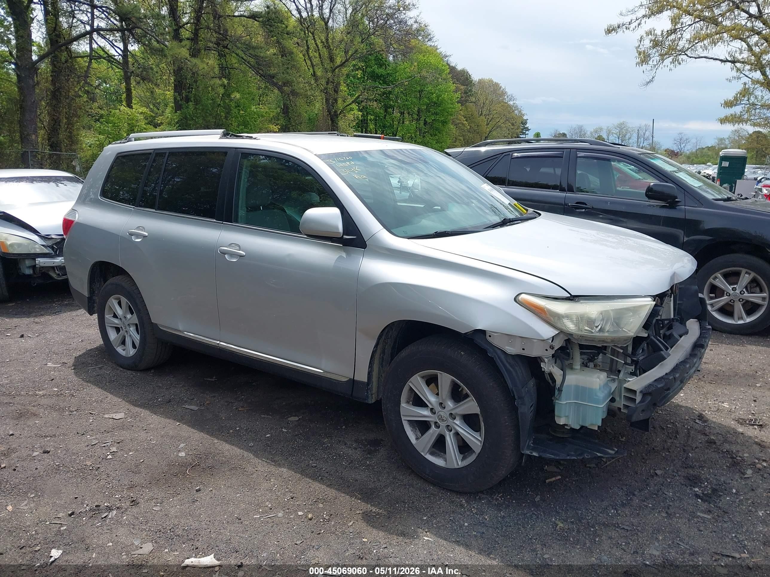 2013 Toyota Highlander Base V6 Silver vin: 5TDBK3EH2DS213148