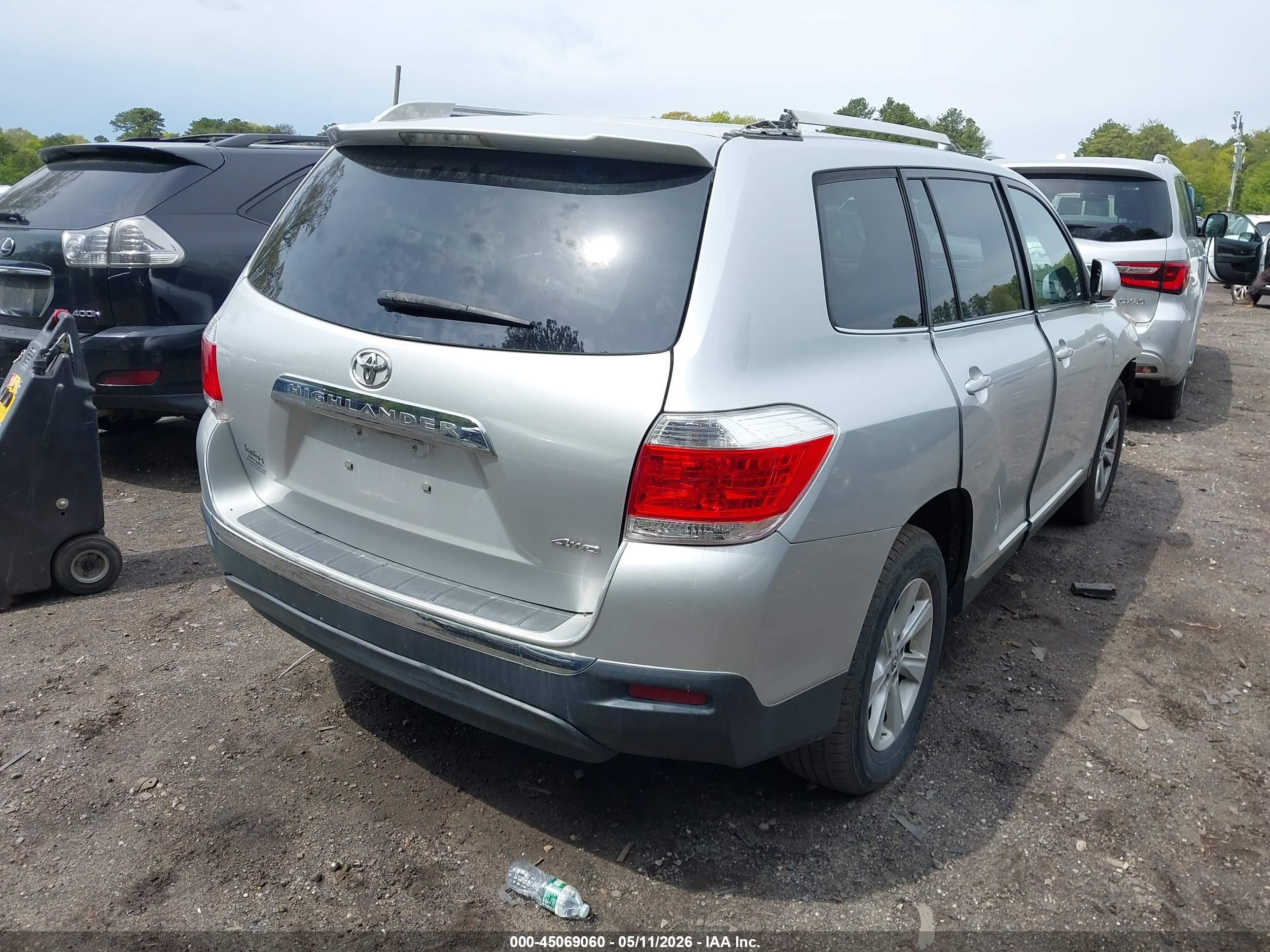 2013 Toyota Highlander Base V6 Silver vin: 5TDBK3EH2DS213148