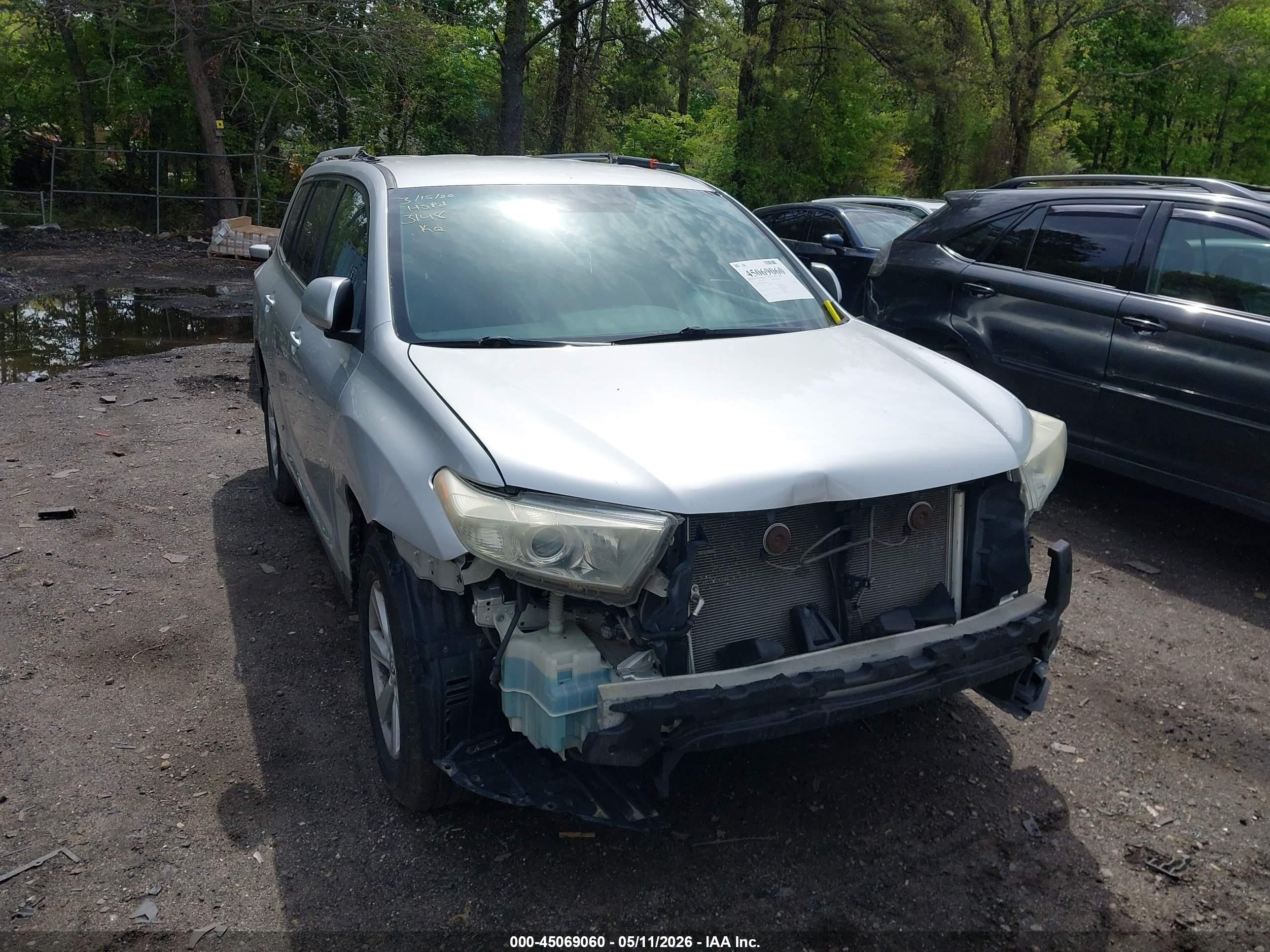 2013 Toyota Highlander Base V6 Silver vin: 5TDBK3EH2DS213148