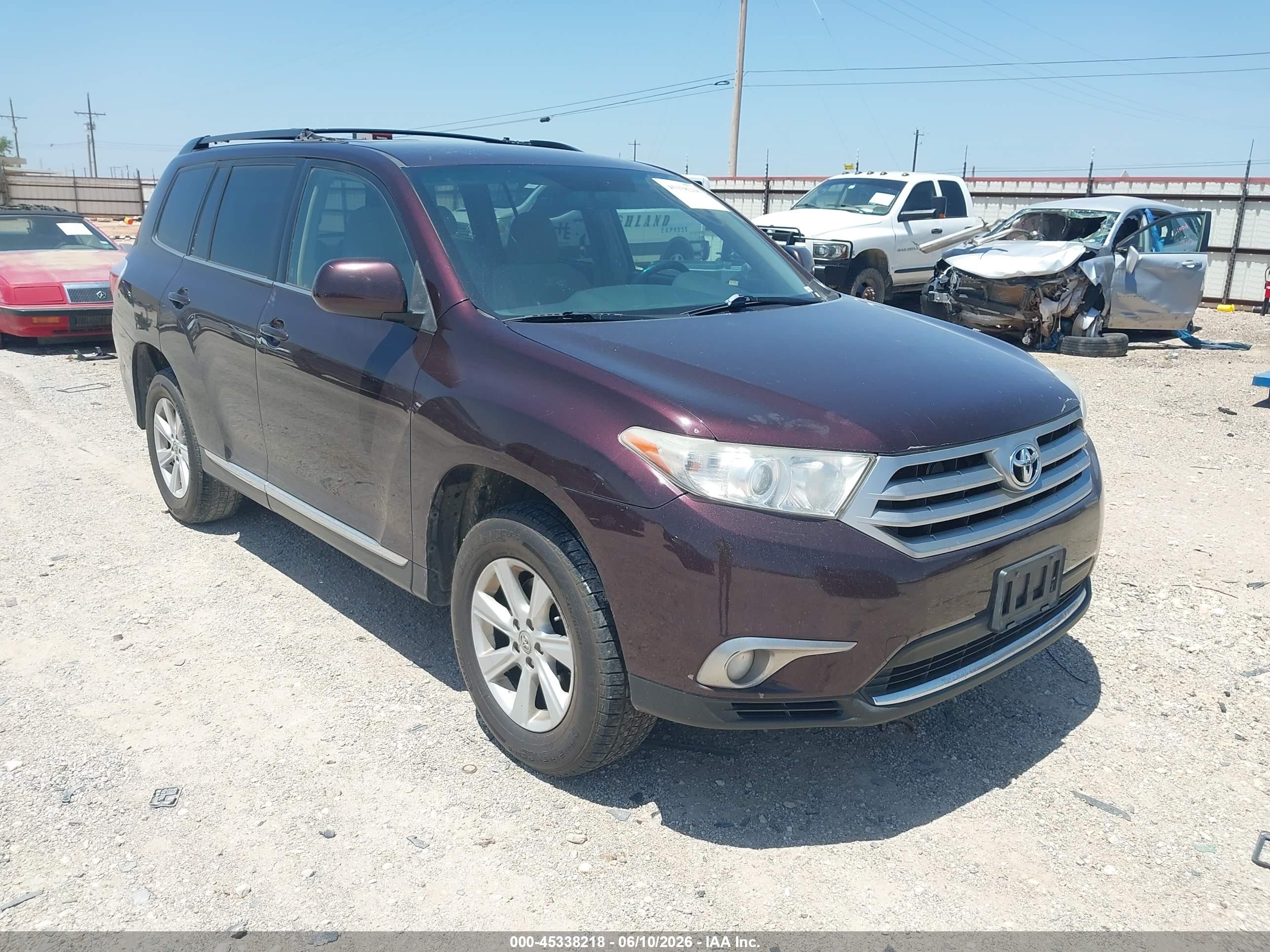 2013 Toyota Highlander Base Plus V6 Maroon vin: 5TDBK3EH2DS216406