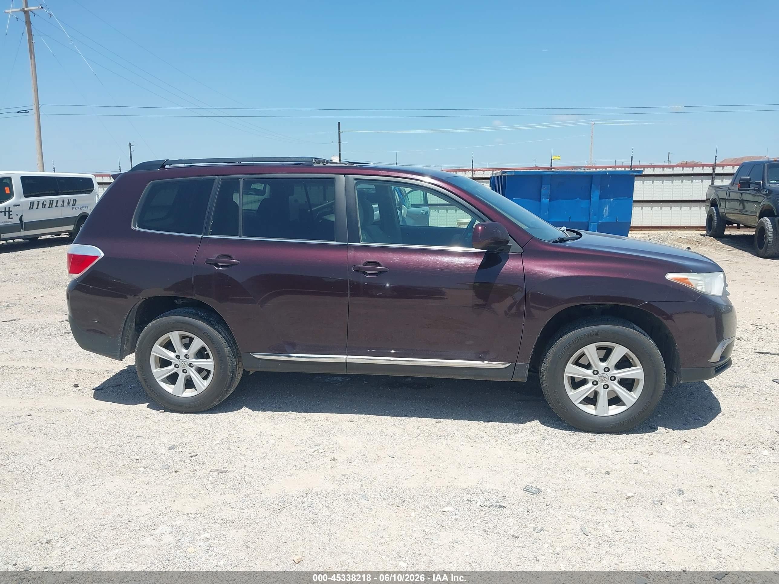 2013 Toyota Highlander Base Plus V6 Maroon vin: 5TDBK3EH2DS216406