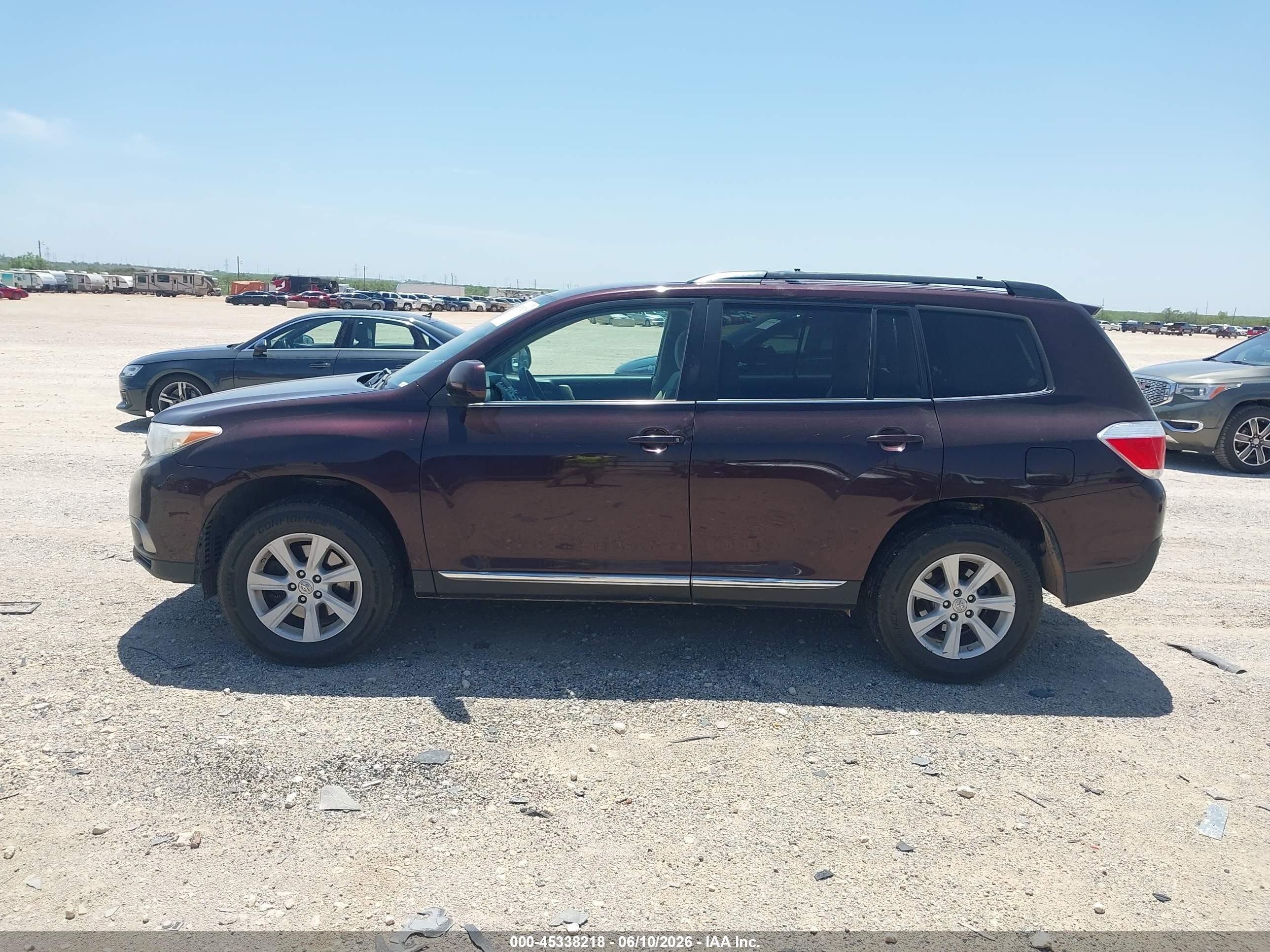 2013 Toyota Highlander Base Plus V6 Maroon vin: 5TDBK3EH2DS216406